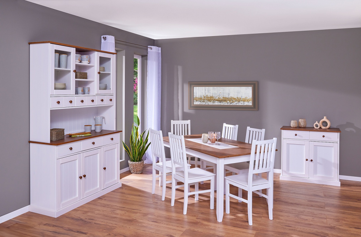 Jedáleň z masívu carson - biela/hnedá.

 

Široký kredenc využijete ako na riad, tak hrnce či príbory a iné potreby na varenie.

 

Jedálenský stôl je stredobodom každého domova, a tak ho treba vyberať s rozvahou.

 

Čo by to bolo za jedáleň bez správnych stoličiek.

 

Minimalistická komoda je vybavená 2 priestrannými zásuvkami.

 

Jedáleň sa skladá z týchto prvkov:


	Široký kredenc II Carson - 131x205x45cm (š, v, h)
	Jedálenský stôl Carson - 160x75x90cm (š, v, h)
	6x jedálenská stolička Carson - 42x95x47cm (š, v, h)
	Kombinovaná komoda Carson - 90x86x45cm (š, v, h)


 

Všetky produkty z kolekcie Carson nájdete nižšie v súvisiacich produktoch.