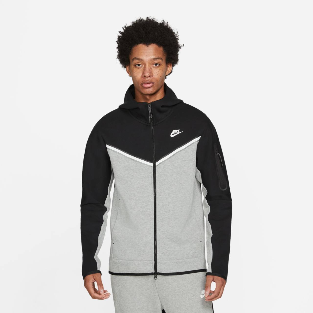 Nike Sportswear Tech Fleece 2XL.