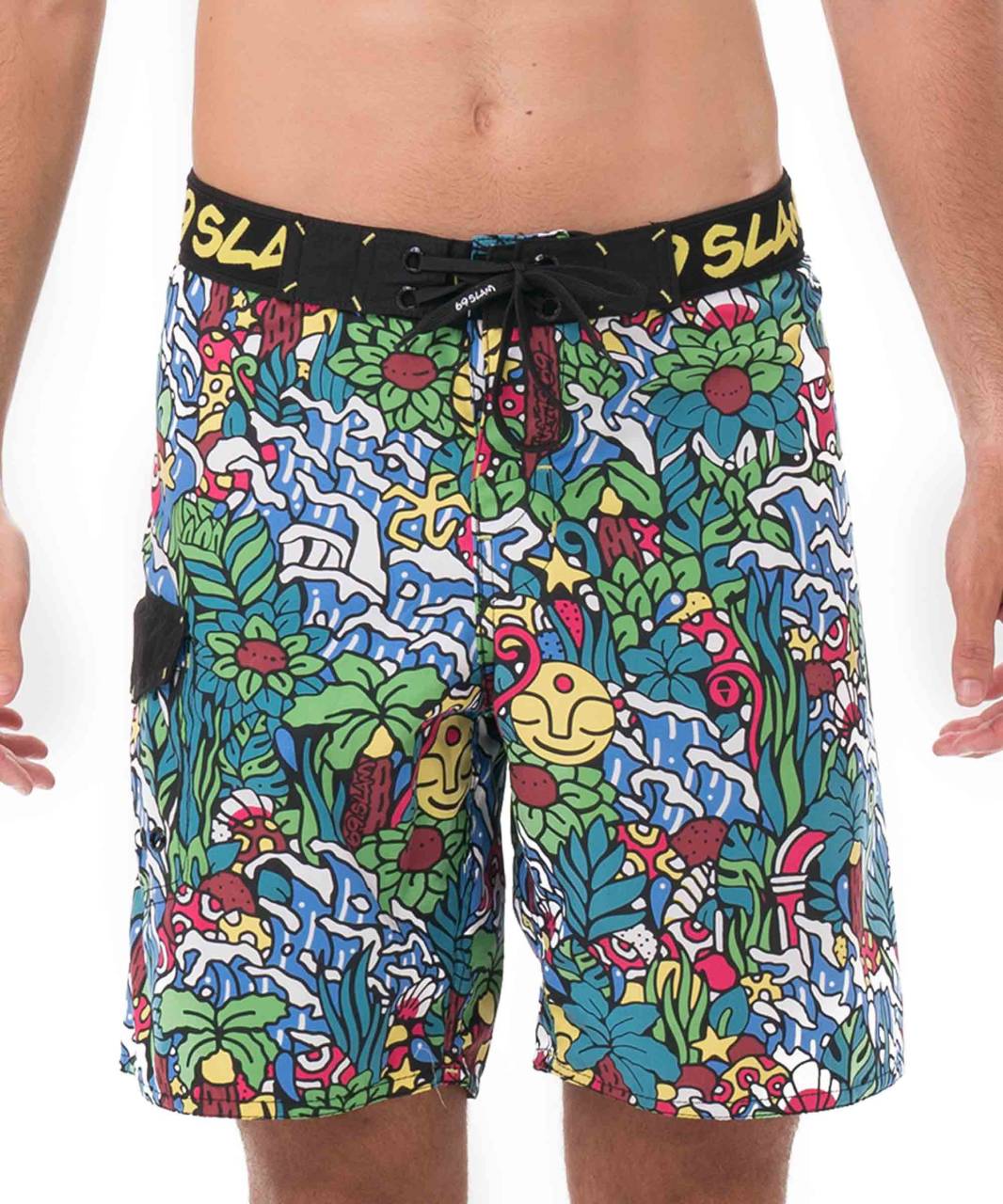 Moške kopalke 69SLAM TROPICAMAZON (SLLAMO-PM) XXL.
Uživajte v poletju v polni meri s kopalkami 69SLAM - idealno izbiro za tiste, ki iščejo največje udobje, funkcionalnost in prepoznaven slog.
Lahka, hitro sušeča se in pripravljena na akcijo
Kopalke so izdelane iz 100-odstotnega poliestra, ki je idealen material za zabavo v vodi in aktivno gibanje.
Praktičen kroj in premišljene podrobnosti
Klasičen kroj zagotavlja udobno prileganje in zadostno pokritost.
V čem je blagovna znamka 69SLAM posebna?
Blagovna znamka 69SLAM izvira z Balija in je simbol svobode, ustvarjalnosti in nebrzdanega življenjskega sloga.
Kako skrbeti za kopalke:

Pralnica: Kopalke lahko operete ročno ali v pralnem stroju na nežnem programu pri 30 °C.
Sušenje: Ne sušite ga v sušilniku.
Likanje: Kopalk ne likate - material tega ne potrebuje, visoke temperature pa bi ga lahko poškodovale.