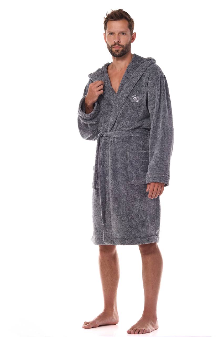 Peignoir homme L&L gris (2452) L.
Vous êtes à la recherche d'un peignoir moderne et de qualité ?
        
Cette robe de chambre est taillée de façon très moderne pour être appréciée et pour vous garantir un confort de port.
     
Pour en savoir plus, consultez les informations sur les produits classiques ci-dessous.