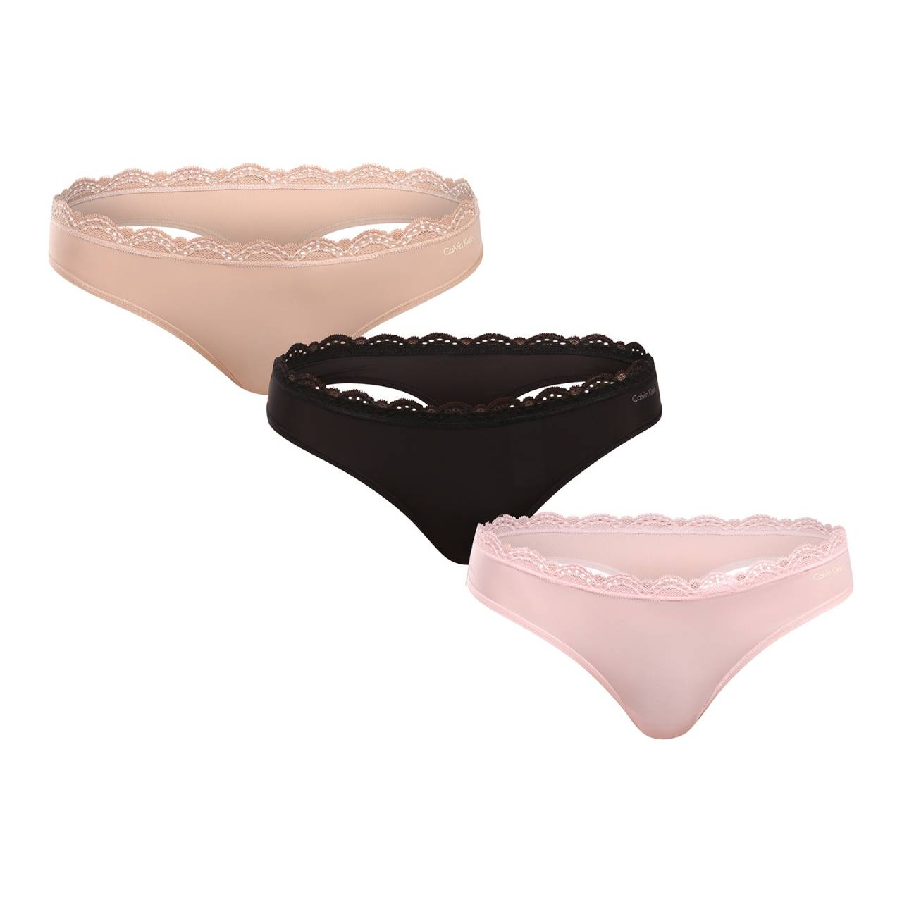 3PACK dámske tangá Calvin Klein viacfarebné (QD5300-3VQ) M.
Pohodlie, elegancia a ikonický štýl - to vám prinášajú tangá Calvin Klein.
Mäkký a ľahký materiál pre maximálne pohodlie
Syntetické vlákno s vysokým podielom polyamidu zaručuje mäkkosť a ľahkosť a tangá sú priedušné a rýchloschnúce.
Jednoduchý dizajn s elegantným nádychom
Jemné a klasické farby sa dokonale hodia ku každému štýlu, tkaná guma v páse s čipkovým lemom dodáva bielizni romantický nádych.
Prečo mať vo svojom outfite tangá Calvin Klein

Mäkký a ľahký materiál, ktorý vás nebude obmedzovať.
Pohodlný minimalistický strih a štýlová čipka pre elegantný vzhľad.
Prvotriedna kvalita od značky Calvin Klein, ktorá vás nesklame.

Spodnú bielizeň Calvin Klein milujú ľudia na celom svete
Výnimočná spodná bielizeň Calvin Klein patrí k stáliciam módneho priemyslu.
Ako sa starať o tangá Calvin Klein
Aby vaše obľúbené tangá vydržali dlho v skvelom stave, odporúčame držať sa nasledujúcich tipov na údržbu.

Perte: Per pri maximálnej teplote 30 °C, ideálne ručne alebo v ochrannom sáčku.
Sušenie: Nesuš v sušičke.
Žehlenie: Nežehliť – vďaka hladkému povrchu a jemnému materiálu nie je potrebné.

Tip: Vaša obľúbená spodná bielizeň si zaslúži šetrné zaobchádzanie.