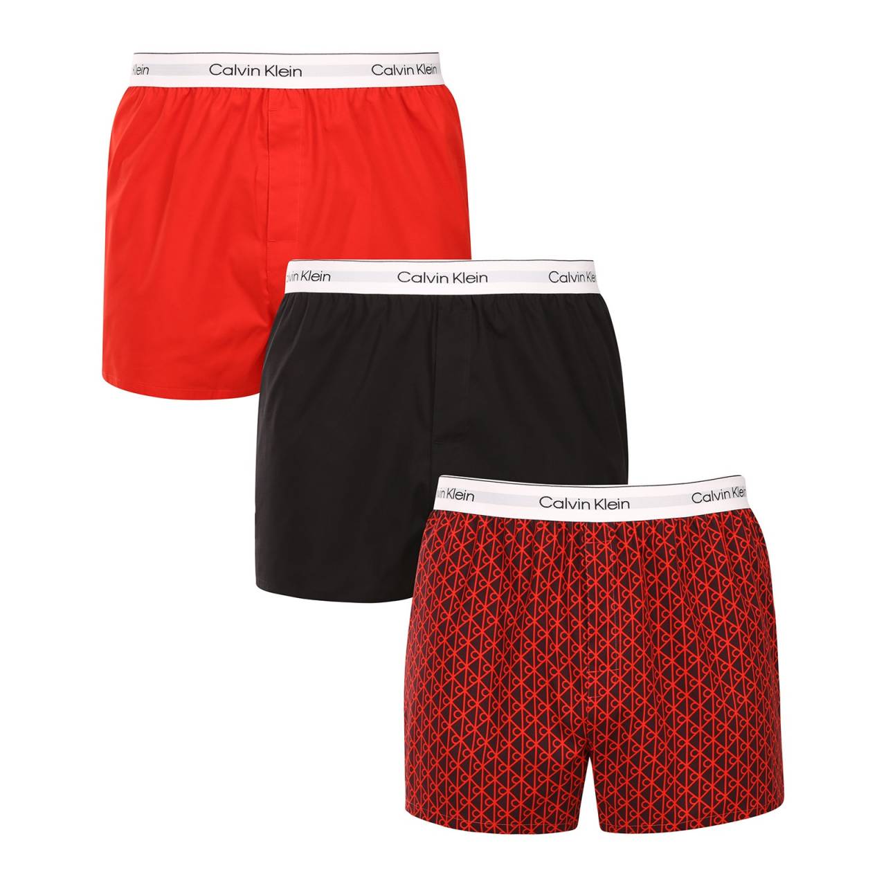 3PACK pánske trenky Calvin Klein viacfarebné (NB4267-2VH) M, trenírky.
Doprajte si každodennú dávku pohodlia a štýlu s pánskymi trenkami Calvin Klein.
Prémiový materiál pre maximálne pohodlie
Trenky Calvin Klein sú vyrobené z pohodlnej zmesi bavlny a elastanu, ktorá zaisťuje výnimočnú mäkkosť, priedušnosť a pružnosť.
Nadčasový dizajn s dôrazom na detail
Klasické farby sú elegantné a univerzálne, vďaka čomu sú skvelým doplnkom šatníka mužov všetkých vekových kategórií.
Prečo si zamilujete trenky Calvin Klein

Prémiový materiál: Kombinácia bavlny a elastanu zaisťuje pohodlný pocit, vynikajúcu priedušnosť a perfektné padnutie.
Štýlový a nadčasový dizajn: Jemná sivá farba doplnená ikonickým tkaným elastickým pásom s logom Calvin Klein dodá vášmu outfitu nádych luxusu aj v bežných situáciách.
Všestranné použitie: Vďaka voľnejšiemu strihu sú ideálne na každodenné nosenie, relaxovanie doma, spanie a pohodlné sedenie v práci.

Spodná bielizeň Calvin Klein je obľúbená u ľudí po celom svete
Pánska spodná bielizeň Calvin Klein je základným kameňom módneho priemyslu.
 
Ako sa starať o trenky Calvin Klein
Aby vaša obľúbená spodná bielizeň zostala dlho v perfektnom stave, odporúčame dodržiavať tieto pokyny na údržbu.

Pranie: Trenky perte pri teplote 30 °C s jemným pracím prostriedkom určeným na bavlnu.
Sušenie: Trenky môžete sušiť v sušičke pri nízkej teplote.
Žehlenie: V prípade potreby môžete trenky žehliť.

Tip: Nájdenie obľúbeného spodného prádla môže byť niekedy zdĺhavý proces, preto chceme, aby vaše obľúbené kúsky vydržali čo najdlhšie.