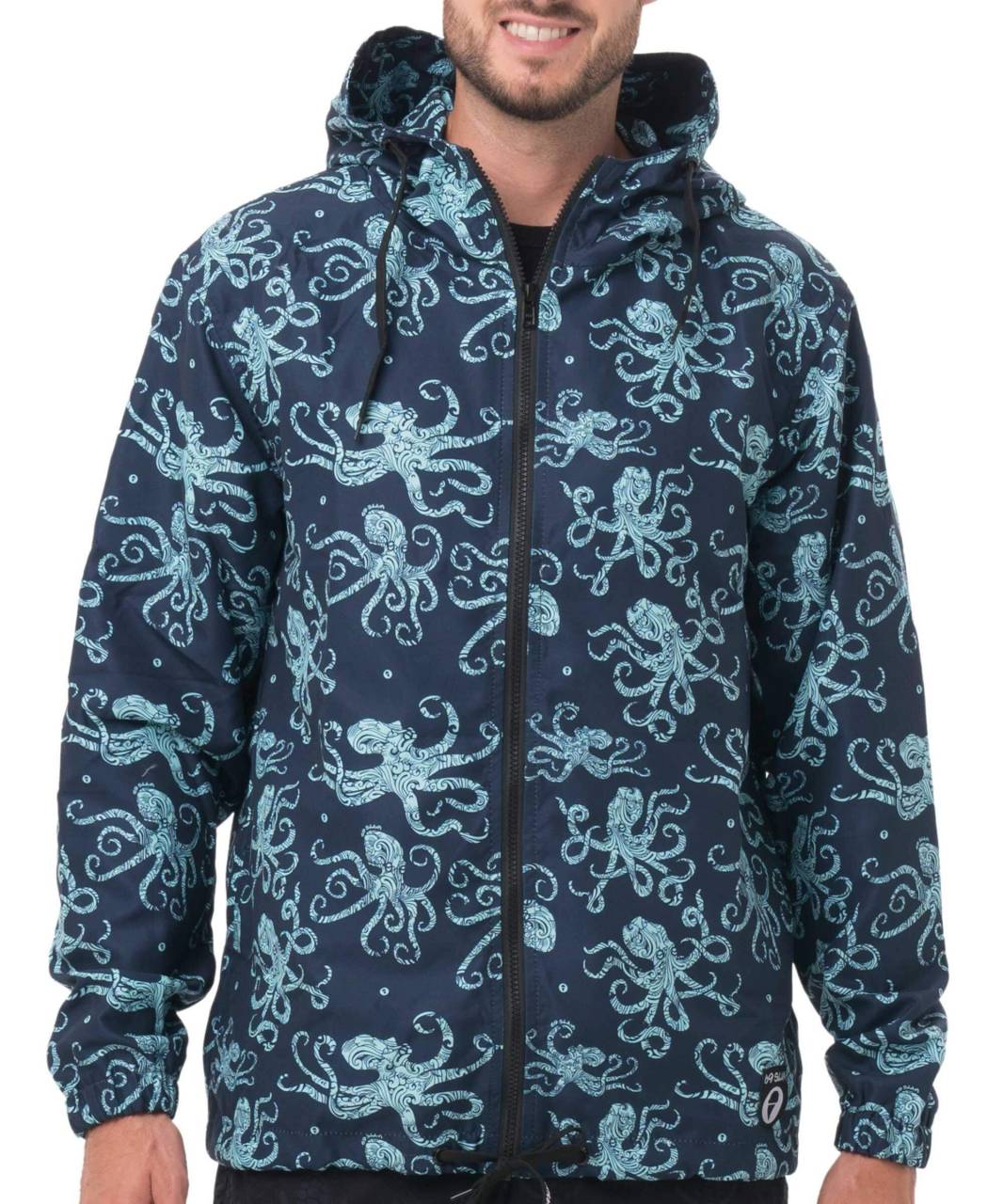 Pánska bunda 69SLAM ETNIC OCTO (MHWOCT-PM) S.
Oživte svoj šatník a vyjadrite svoju osobnosť s výraznou bundou od 69SLAM – značky, ktorá vznikla na slnečnom Bali a je určená pre tých, ktorí sa neboja byť viditeľní.
Ľahký a odolný materiál pre aktívny život
Bunda je vyrobená z ľahkého polyesteru, ktorý vyniká svojou odolnosťou, ľahkou údržbou a rýchloschnúcimi vlastnosťami.
Štýl, ktorý nikdy nezostarne
Typický podpis značky 69SLAM – odvážne vzory, provokatívne motívy a divoké dizajny – zaručí, že sa nestratíte v dave.
Nečakajte, buďte sami sebou – v bunde od 69SLAM
Nevypadajte ako dav – obliekajte sa originálne a žite život naplno.
Prečo si ju zamilujete?

Ľahký, odolný a rýchloschnúci materiál
Výrazný dizajn inšpirovaný životom na Bali
Skvelá voľba na každodenné nosenie, cestovanie a voľný čas
Voľný strih pre maximálne pohodlie
Štýlová kapucňa a kvalitný zips pre funkčnosť a štýl

Ako sa starať o bundu 69SLAM:

Pranie: Bundu perte pri maximálnej teplote 30 °C.


Sušenie: Nesušte v sušičke.


Žehlenie: Bundu nežehlite.