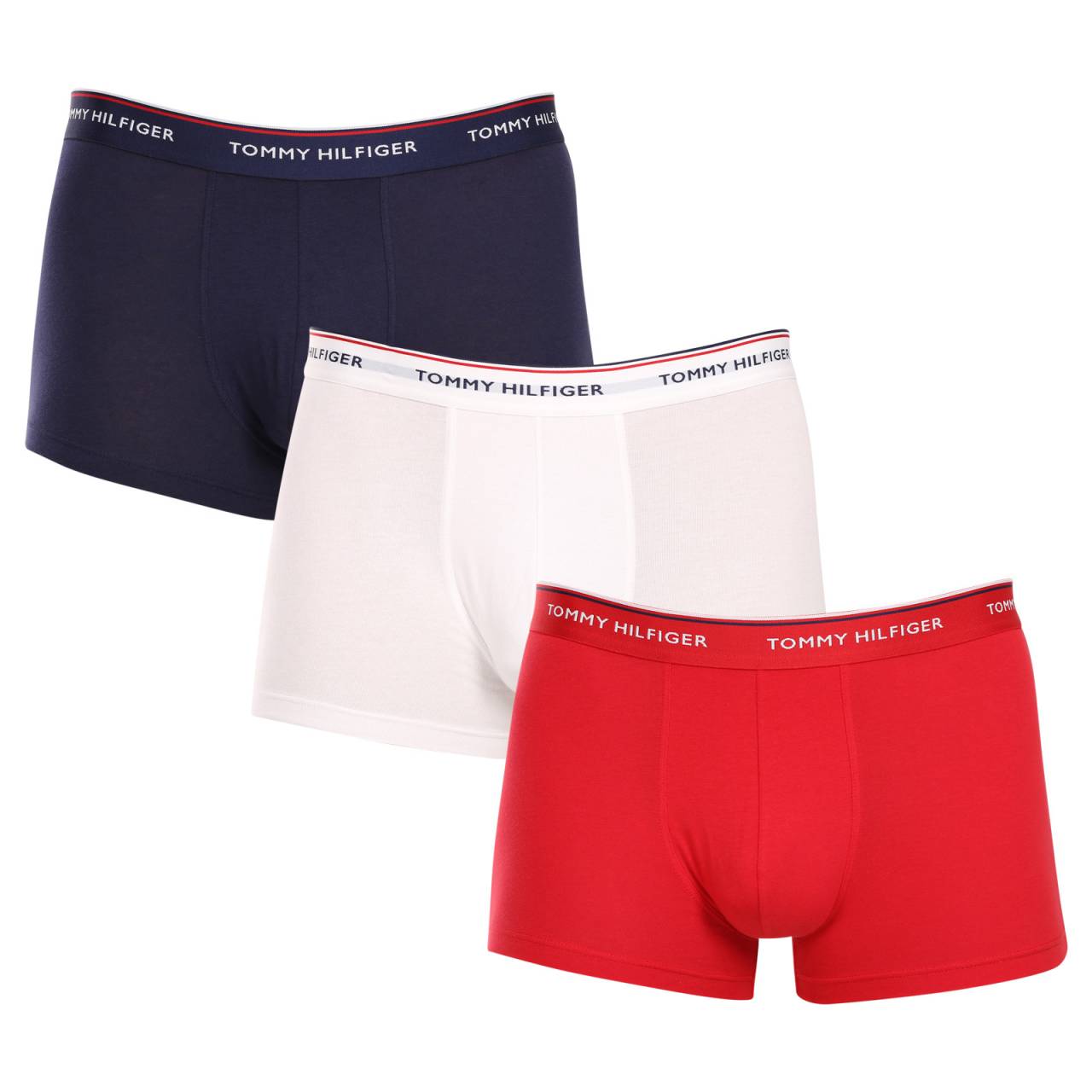 3PACK Herren Klassische Boxershorts Tommy Hilfiger mehrfarbig (1U87903842 611) M.
Gönnen Sie sich zeitlosen Stil und höchsten Komfort mit den Herren-Boxershorts von Tommy Hilfiger.
Hochwertiges Material für maximalen Komfort
Die Tommy Hilfiger Boxershorts sind aus weicher, sehr angenehm zu tragender Baumwolle mit einem Hauch von Elastan gefertigt, was ihnen Flexibilität und Haltbarkeit verleiht.
Ikonischer Stil und präziser Schnitt
Die Boxershorts haben längere Beine, die nicht hochgekrempelt werden und ausreichend Abdeckung und Komfort bieten.
Warum Sie Tommy Hilfiger Boxershorts nicht verpassen dürfen

Hochwertige Baumwolle mit Elastan: Weich, atmungsaktiv und bequem für ganztägigen Tragekomfort.
Längeres Bein und elastischer Bund: Stabilität, Stil und kein Scrollen.
Elegantes und zeitloses Design: Ideal für den Alltag und besondere Anlässe.

Tommy Hilfiger Unterwäsche ist eine Garantie für höchste Qualität
Die Marke Tommy Hilfiger wurde vor fast 40 Jahren zu einer Ikone amerikanischer Kleidung, und ihre farbenfrohe Palette aus Blau, Rot und Weiß ist auf den ersten Blick zu erkennen.
Pflegehinweise für Tommy Hilfiger Boxershorts

Waschen: Per bei 30 °C.
Trocknen: Boxer können bei niedriger Temperatur im Wäschetrockner getrocknet werden.
Bügeln: Falls erforderlich, können sie bei einer niedrigeren Temperatur gebügelt werden.

Tip: Das perfekte Stück Unterwäsche zu finden, kann manchmal eine Herausforderung sein.