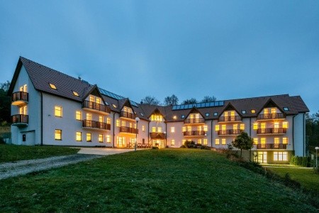 Česká republika Krušné Hory Pytloun Wellness Hotel Hasištejn 4 dňový pobyt Raňajky Vlastná July 2026 ( 5/07/26- 8/07/26)