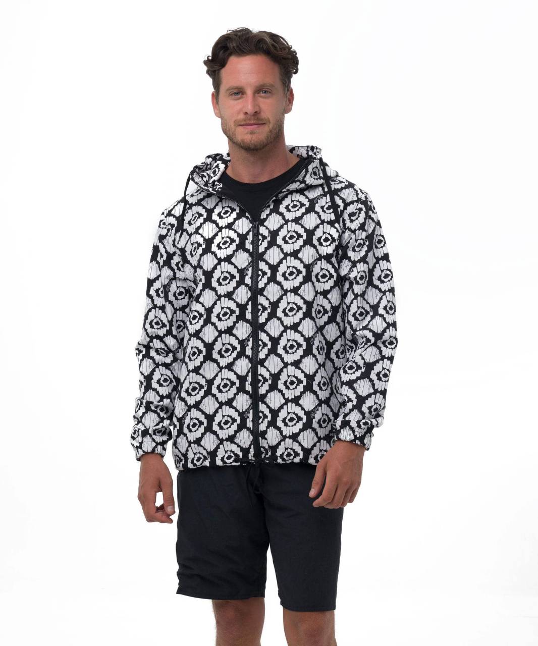 Pánska bunda 69SLAM IKAT DIAMOND (MHWIKD-PM) S.
Oživte svoj šatník a vyjadrite svoju osobnosť s výraznou bundou od 69SLAM – značky, ktorá vznikla na slnečnom Bali a je určená pre tých, ktorí sa neboja byť viditeľní.
Ľahký a odolný materiál pre aktívny život
Bunda je vyrobená z ľahkého polyesteru, ktorý vyniká svojou odolnosťou, ľahkou údržbou a rýchloschnúcimi vlastnosťami.
Štýl, ktorý nikdy nezostarne
Typický podpis značky 69SLAM – odvážne vzory, provokatívne motívy a divoké dizajny – zaručí, že sa nestratíte v dave.
Nečakajte, buďte sami sebou – v bunde od 69SLAM
Nevypadajte ako dav – obliekajte sa originálne a žite život naplno.
Prečo si ju zamilujete?

Ľahký, odolný a rýchloschnúci materiál
Výrazný dizajn inšpirovaný životom na Bali
Skvelá voľba na každodenné nosenie, cestovanie a voľný čas
Voľný strih pre maximálne pohodlie
Štýlová kapucňa a kvalitný zips pre funkčnosť a štýl

Ako sa starať o bundu 69SLAM:

Pranie: Bundu perte pri maximálnej teplote 30 °C.


Sušenie: Nesušte v sušičke.


Žehlenie: Bundu nežehlite.