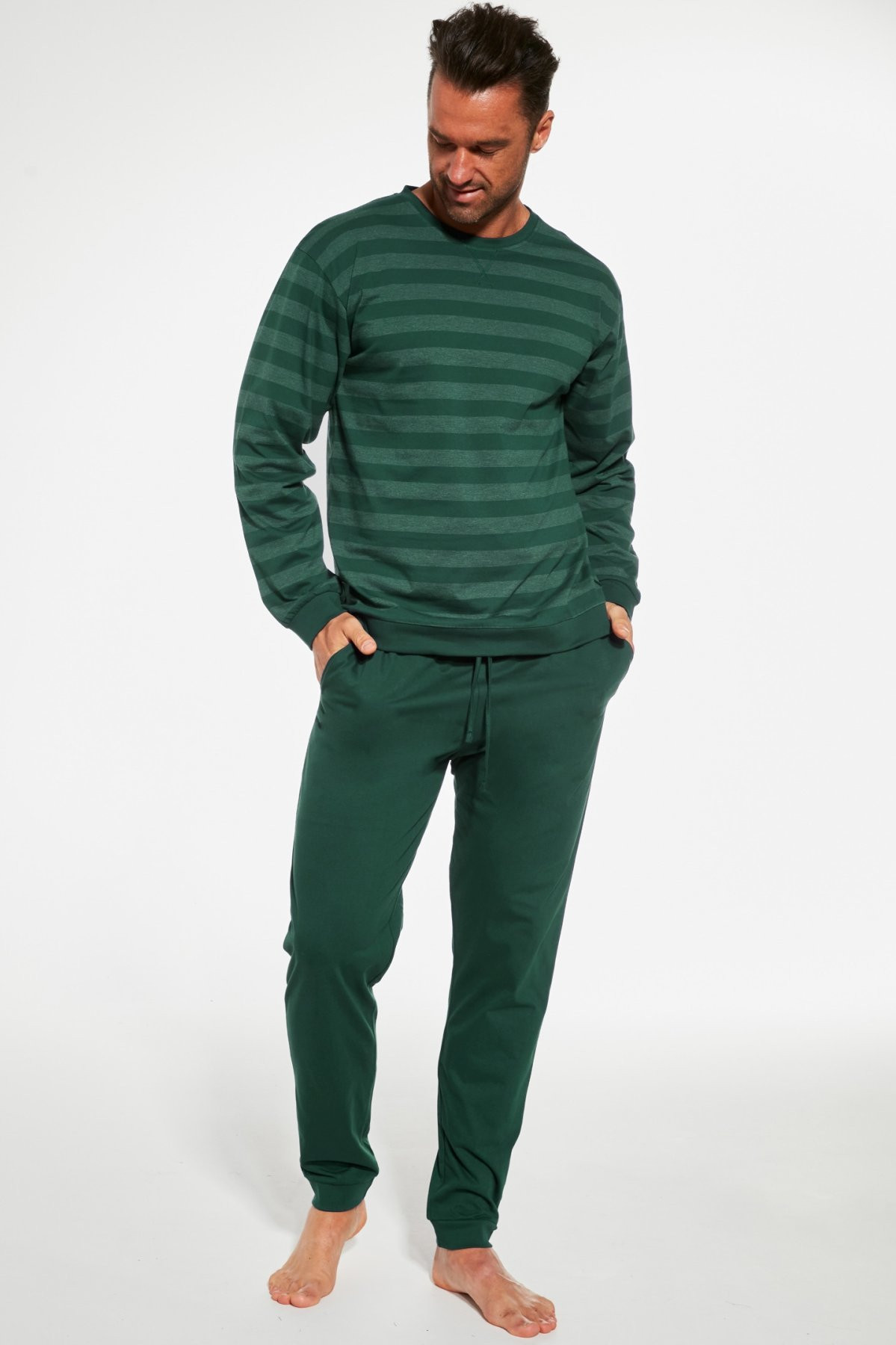 Pánske pyžamo Cornette zelené (117/259) XL.
 
Hľadáte pánske pyžamo, ktoré je vyrobené z príjemného materiálu?
 
Toto pánske pyžamo je vyrobené z veľmi príjemného materiálu, skladá sa z trička s dlhými rukávmi a dlhých nohavíc.
 

Viac sa dozviete nižšie v klasických informáciách o produkte.