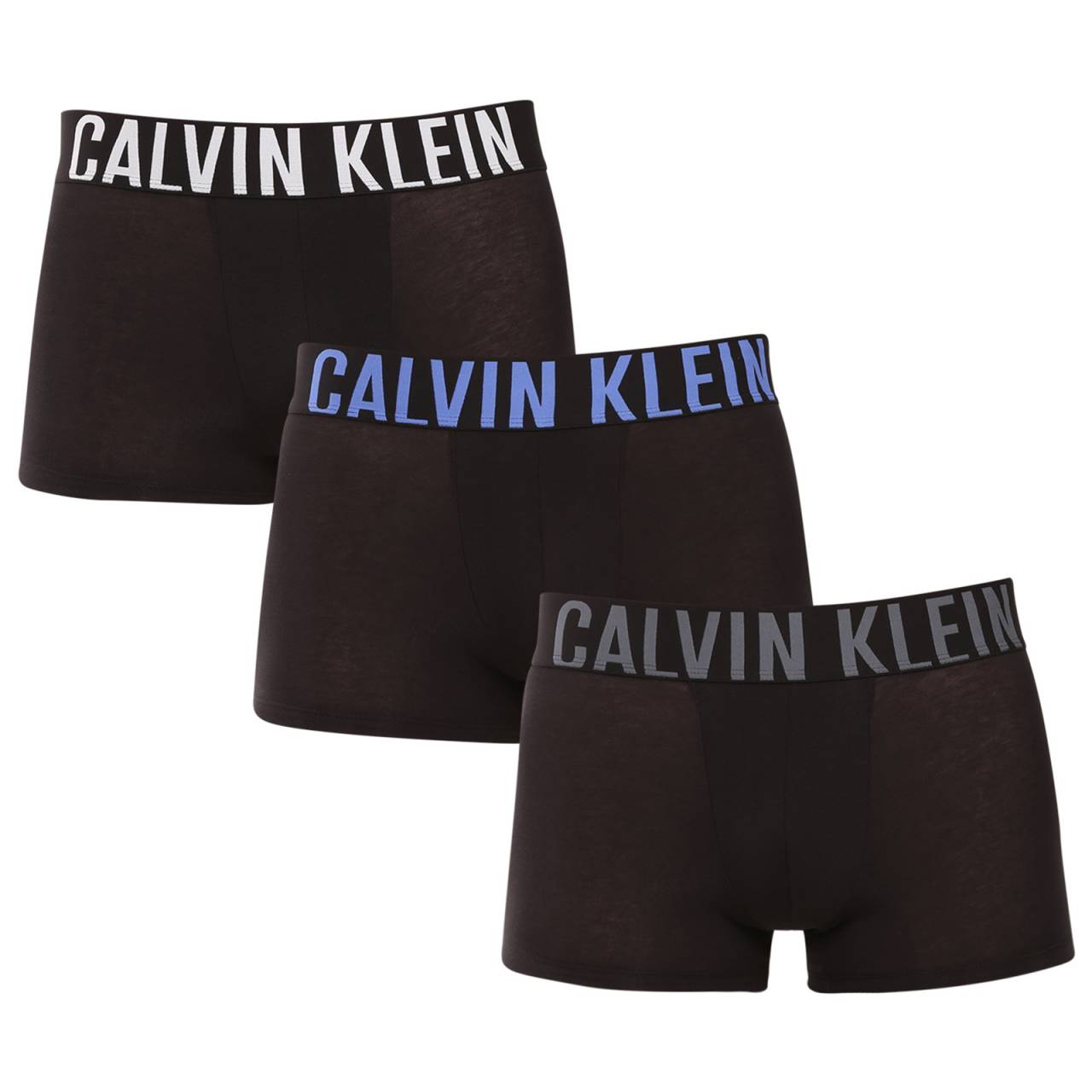 3PACK pánske boxerky Calvin Klein čierné (NB3608A-ZDM) XL, trenky.
Užívajte si maximálne pohodlie a luxus s pánskymi boxerkami Calvin Klein.
Kvalitný materiál pre celodenné pohodlie
Tieto boxerky sú vyrobené z prvotriednej zmesi bavlny a elastanu.
Elegantný dizajn a praktický strih
Tkaná guma s kontrastným logom Calvin Klein vytvárajú štýlový a nadčasový vzhľad.
Prečo si zamilujete boxerky Calvin Klein

Prvotriedny materiál: Kombinácia bavlny a elastanu zaručuje mäkkosť, priedušnosť a elasticitu pre maximálne pohodlie počas celého dňa.


Štýlový dizajn: Ikonické logo Calvin Klein s vyšívanou gumou dodáva boxerkám elegantný vzhľad vhodný na každú príležitosť.


Praktický strih: dlhšie nohavice a prispôsobivý strih poskytujú väčšie pohodlie a voľnosť pohybu, ideálne na bežné nosenie, do práce aj na voľný čas.

Spodnú bielizeň Calvin Klein milujú ľudia na celom svete
Pánska spodná bielizeň Calvin Klein patrí k stáliciam módneho priemyslu.
Ako sa starať o boxerky Calvin Klein
Aby si vaše nové boxerky zachovali svoj vzhľad a kvalitu čo najdlhšie, dodržiavajte tieto jednoduché pokyny:

Pranie: Perte ich pri maximálnej teplote 30 °C.


Sušenie: Sušenie v bubnovej sušičke sa neodporúča - najlepšou voľbou je sušenie na vzduchu.


Žehlenie: Boxerky nie je potrebné žehliť, čím ušetríte čas a námahu.

Tip: Hľadanie obľúbenej spodnej bielizne môže byť beh na dlhé trate, preto chceme, aby vám obľúbené kúsky dlho vydržali.
