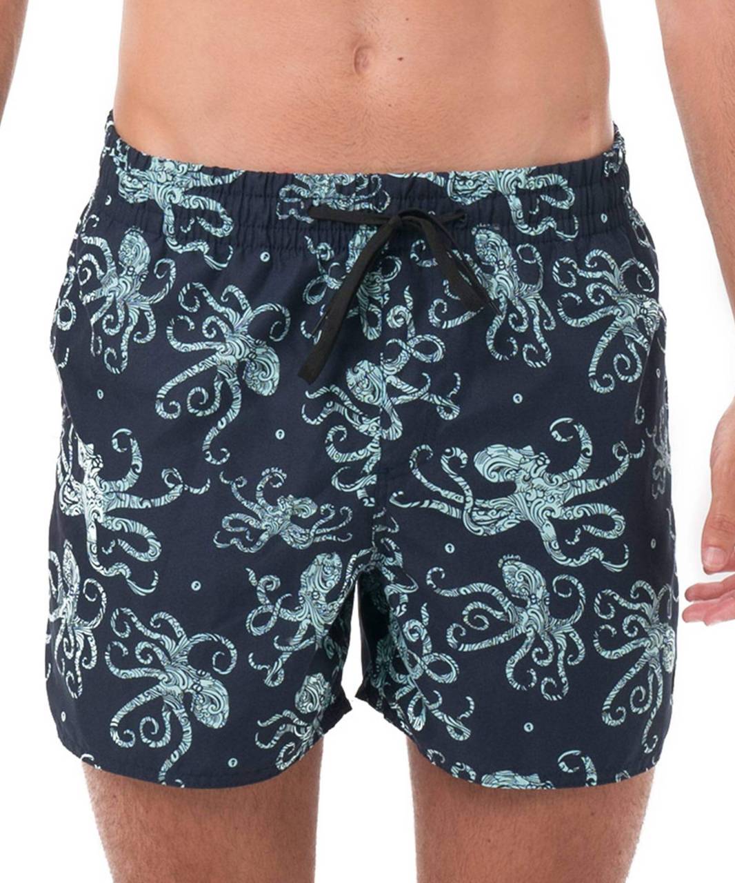 Pánske plavky 69SLAM ETNIC OCTO SAMOA (SEBOCT-PM) M.
Vychutnajte si leto naplno s plavkami od 69SLAM – ideálnou voľbou pre každého, kto hľadá maximálne pohodlie, funkčnosť a výrazný štýl.
Ľahké, rýchloschnúce a pripravené na akciu
Plavky sú vyrobené zo 100 % polyesteru, ktorý je ideálnym materiálom pre vodné radovánky a aktívny pohyb.
Praktický strih a premyslené detaily
Klasický strih boardshort zaisťuje pohodlné nosenie a dostatočné zakrytie.
Čo robí značku 69SLAM výnimočnou?
Značka 69SLAM pochádza z Bali a je symbolom slobody, kreativity a neobmedzeného životného štýlu.
Ako sa starať o plavky:

Pranie: Plavky je ideálne prať ručne alebo v práčke na jemný cyklus pri 30 °C.
Sušenie: Nesušte v sušičke.
Žehlenie: Plavky nežehlite – materiál to nepotrebuje a vysoké teploty by ho mohli poškodiť.