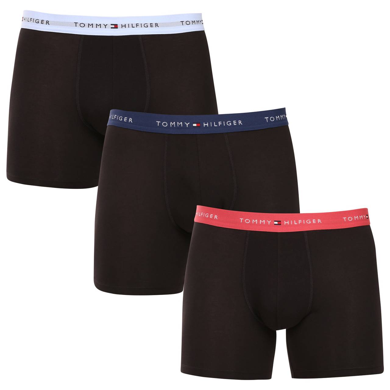 3PACK pánske boxerky Tommy Hilfiger čierné (UM0UM02765 0T8) XL, trenky.
Doprajte si nadčasový štýl a špičkový komfort s pánskymi boxerkami od značky Tommy Hilfiger.
Prémiový materiál pre maximálne pohodlie
Boxerky Tommy Hilfiger sú vyrobené z jemnej, na dotyk veľmi príjemnej bavlny s prímesou elastanu, ktorý im dodáva pružnosť a dlhú životnosť.
Ikonyický štýl a precízny strih
Boxerky majú dlhšie nohavičky, ktoré sa nevyhrávajú a poskytujú dostatočné zakrytie a komfort.
Prečo by vám boxerky Tommy Hilfiger nemali chýbať

Prémiová bavlna s elastanom: Mäkká, priedušná a pohodlná na celodenné nosenie.
Dlhšie nohavičky a vyšívaný guma: Stabilita, štýl a žiadne rolovanie.
Elegantný a nadčasový dizajn: Skvelé na každodenné aj špeciálne príležitosti.

Spodná bielizeň Tommy Hilfiger je zárukou najvyššej kvality
Značka Tommy Hilfiger sa stala ikonou amerického obliekania pred takmer 40 rokmi a jej farebnosť v odtieňoch modrej, červenej a bielej je rozpoznateľná na prvý pohľad.
Ako sa starať o boxerky Tommy Hilfiger

Pranie: Per na 30 °C.
Sušenie: Boxerky možno sušiť v sušičke pri nízkej teplote.
Žehlenie: V prípade potreby je možné ich žehliť na nižšiu teplotu.

Tip: Nájdenie ideálneho kúsku spodnej bielizne môže byť niekedy náročné.