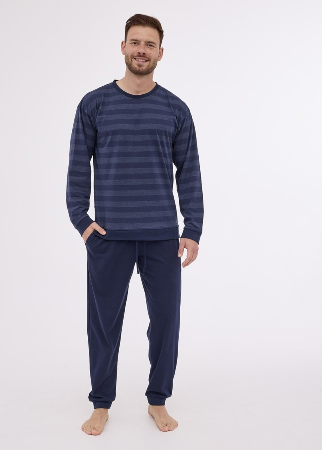 Pánske pyžamo Cornette modré (117/279) L.
 
Hľadáte pánske pyžamo, ktoré je vyrobené z príjemného materiálu?
 
Toto pánske pyžamo je vyrobené z veľmi príjemného materiálu, skladá sa z trička s dlhými rukávmi a dlhých nohavíc.
 

Viac sa dozviete nižšie v klasických informáciách o produkte.