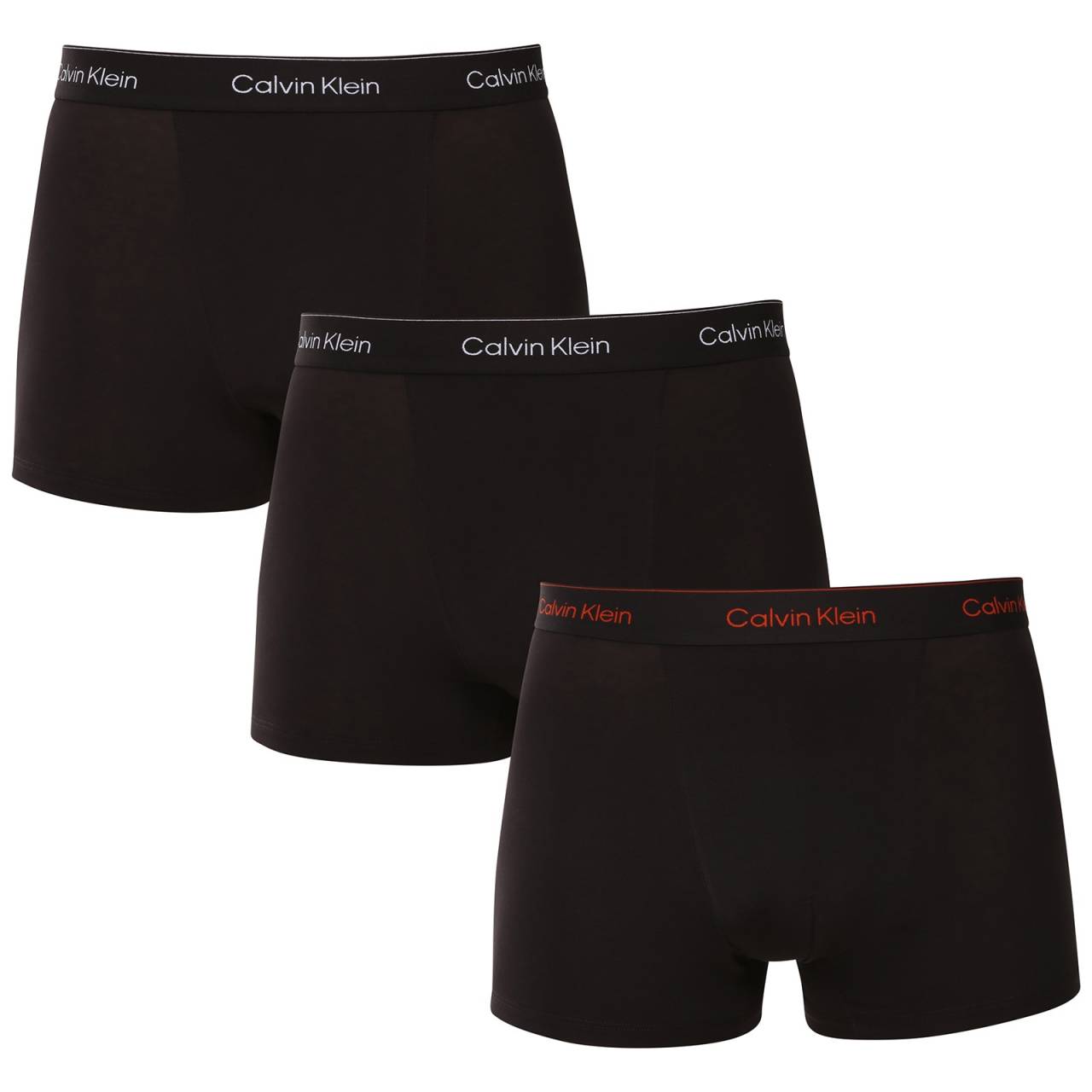 3PACK pánske boxerky Calvin Klein čierné (NB4286-0FL) S, trenky.
Tento set troch čiernych pánskych boxeriek Calvin Klein je ideálnou voľbou na každodenné nosenie predovšetkým pre mužov, ktorí si s módou tykajú.
Kvalitný materiál pre tvoje maximálne pohodlie
Boxerky Calvin Klein sú vyrobené zo zmesi bavlny a elastanu, čo zaručuje pohodlie, priedušnosť a flexibilitu.
Nadčasový elegantný dizajn s dlhšími nohavičkami
Tieto štýlové boxerky majú dlhšie nohavičky, ktoré poskytujú lepšie krytie a pohodlie počas nosenia.
Dôvody, prečo si boxerky Calvin Klein zamiluješ

Priedušná bavlna: Materiál, ktorý ti poskytne maximálne pohodlie a sviežosť.


Pružnosť vďaka elastanu: Prispôsobí sa tvojej postave a umožní voľnosť pohybu.


Módny dizajn: Pridáva boxerkám elegantný vzhľad a zaisťuje, že budú skvele držať na mieste.

Ako sa starať o svoje nové boxerky
Aby ti tieto boxerky vydržali čo najdlhšie, je dôležité dodržiavať nasledujúce pokyny:

Pranie: Per na 30°C s jemnými pracími prostriedkami, aby sa zachovala kvalita bavlny a elastanu.


Sušenie: Možno sušiť v sušičke na nižšie teploty.


Žehlenie: Nie je potrebné žehliť, boxerky si udržia svoj tvar aj bez žehlenia.