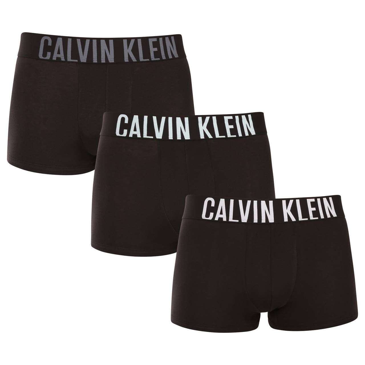 3PACK pánske boxerky Calvin Klein čierne (NB3608A-ZDO) M, trenky.
Užívajte si maximálne pohodlie a luxus s pánskymi boxerkami Calvin Klein.
Kvalitný materiál pre celodenné pohodlie
Tieto boxerky sú vyrobené z prvotriednej zmesi bavlny a elastanu.
Elegantný dizajn a praktický strih
Tkaná guma s kontrastným logom Calvin Klein vytvárajú štýlový a nadčasový vzhľad.
Prečo si zamilujete boxerky Calvin Klein

Prvotriedny materiál: Kombinácia bavlny a elastanu zaručuje mäkkosť, priedušnosť a elasticitu pre maximálne pohodlie počas celého dňa.


Štýlový dizajn: Ikonické logo Calvin Klein s vyšívanou gumou dodáva boxerkám elegantný vzhľad vhodný na každú príležitosť.


Praktický strih: dlhšie nohavice a prispôsobivý strih poskytujú väčšie pohodlie a voľnosť pohybu, ideálne na bežné nosenie, do práce aj na voľný čas.

Spodnú bielizeň Calvin Klein milujú ľudia na celom svete
Pánska spodná bielizeň Calvin Klein patrí k stáliciam módneho priemyslu.
Ako sa starať o boxerky Calvin Klein
Aby si vaše nové boxerky zachovali svoj vzhľad a kvalitu čo najdlhšie, dodržiavajte tieto jednoduché pokyny:

Pranie: Perte ich pri maximálnej teplote 30 °C.


Sušenie: Sušenie v bubnovej sušičke sa neodporúča - najlepšou voľbou je sušenie na vzduchu.


Žehlenie: Boxerky nie je potrebné žehliť, čím ušetríte čas a námahu.

Tip: Hľadanie obľúbenej spodnej bielizne môže byť beh na dlhé trate, preto chceme, aby vám obľúbené kúsky dlho vydržali.
