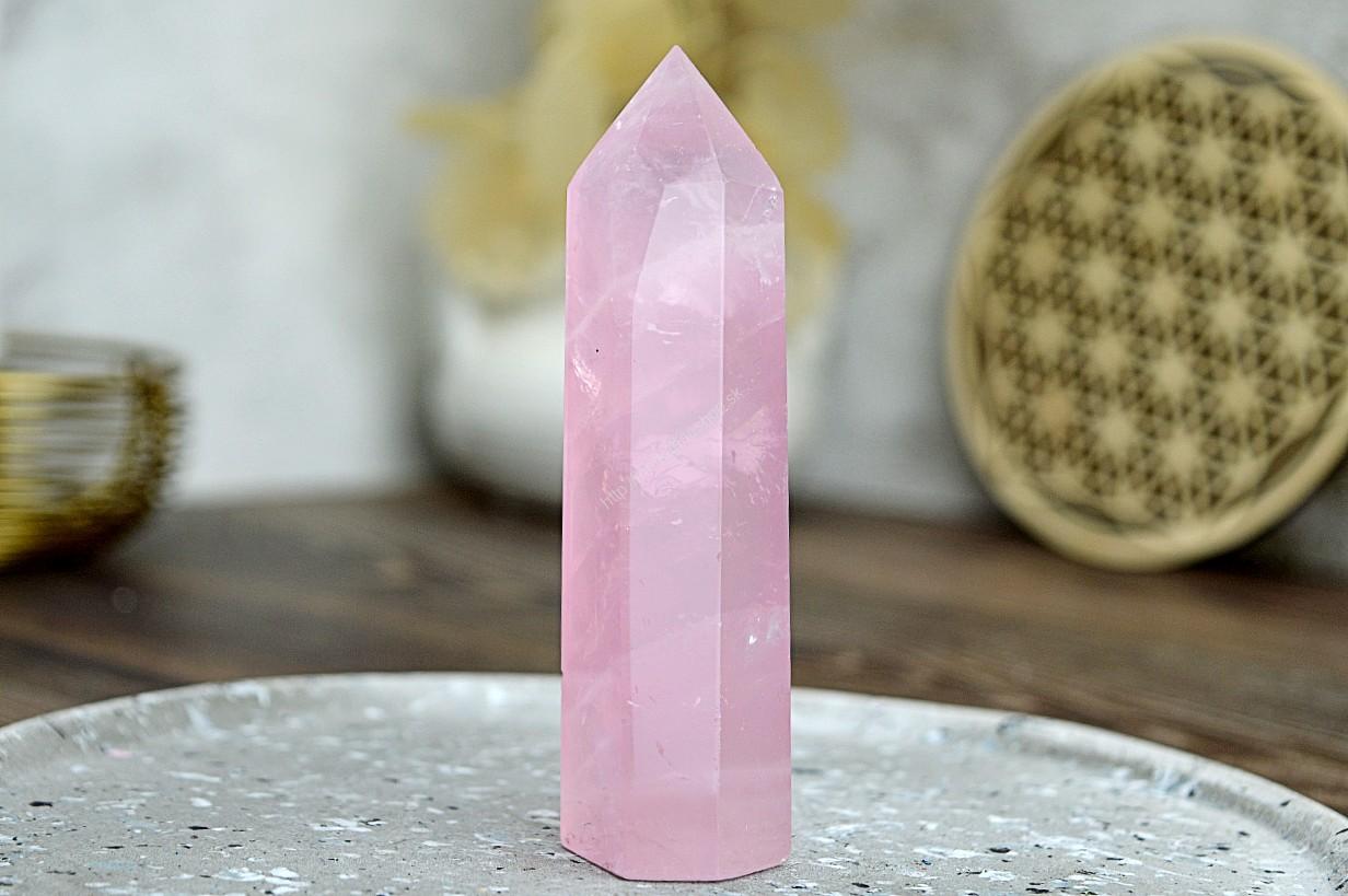 Generátor/Obelisk Sebalásky RUŽENÍN - OKNO DO SRDCA #4 (KRYŠTÁĽ OKNO)  AAA Kvalita Afirmácia: Bezpodmienečne sa Milujem


Ruženín – kameň lásky a vzťahov.


Kryštály Okien sú okná do našej duše, cez ktoré môžeme nazrieť za ilúziu identít a foriem, ktoré máme.


 