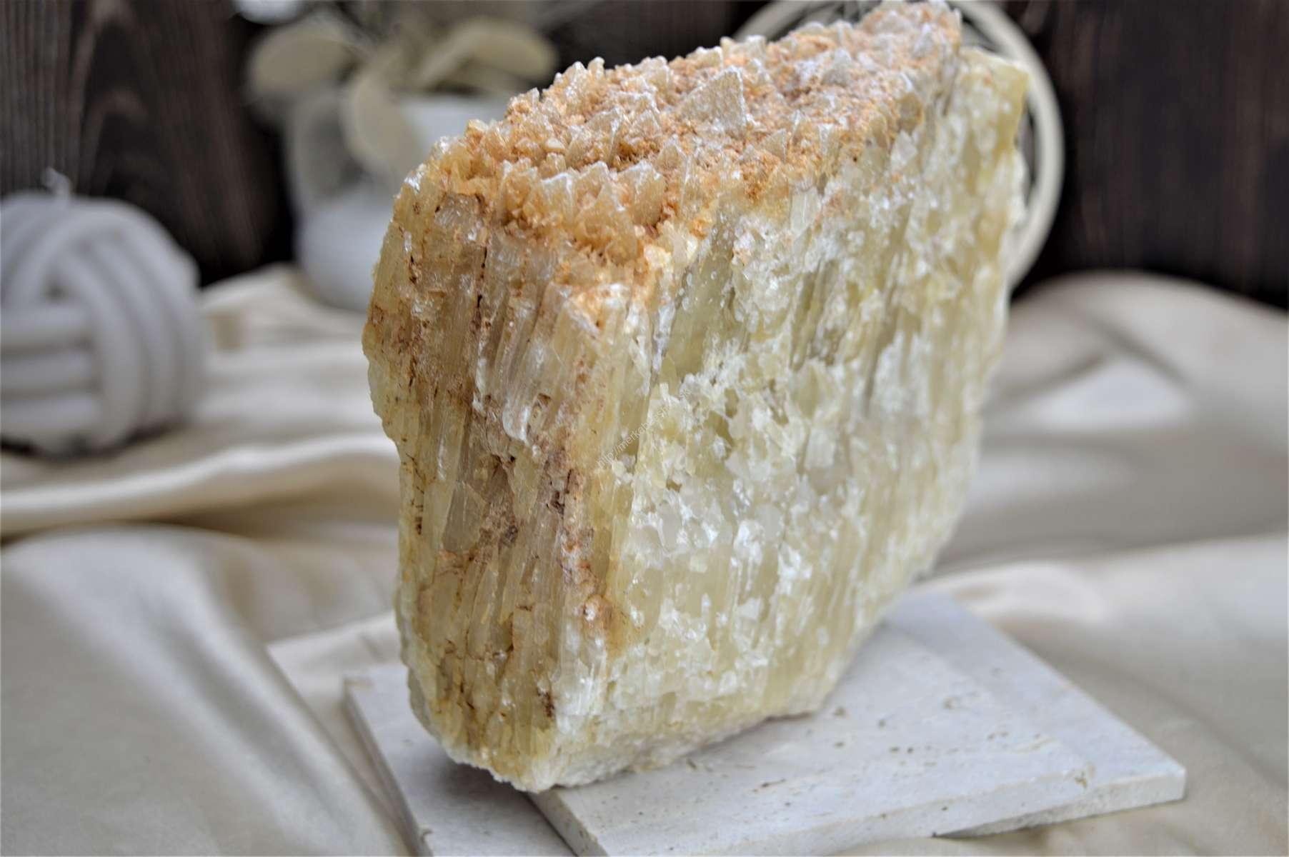 Drúza KALCIT 1,9kg - Zosilnenie Energie, Radosť, Sexualita, Kreativita, Energia, Liečenie vzťahov Afirmácia: Mám vo svojej moci to, ako sa cítim a dnes si volím šťastie a radosť. 

KALCIT  – Posilňuje prúd energie a rozbieha nové idei.