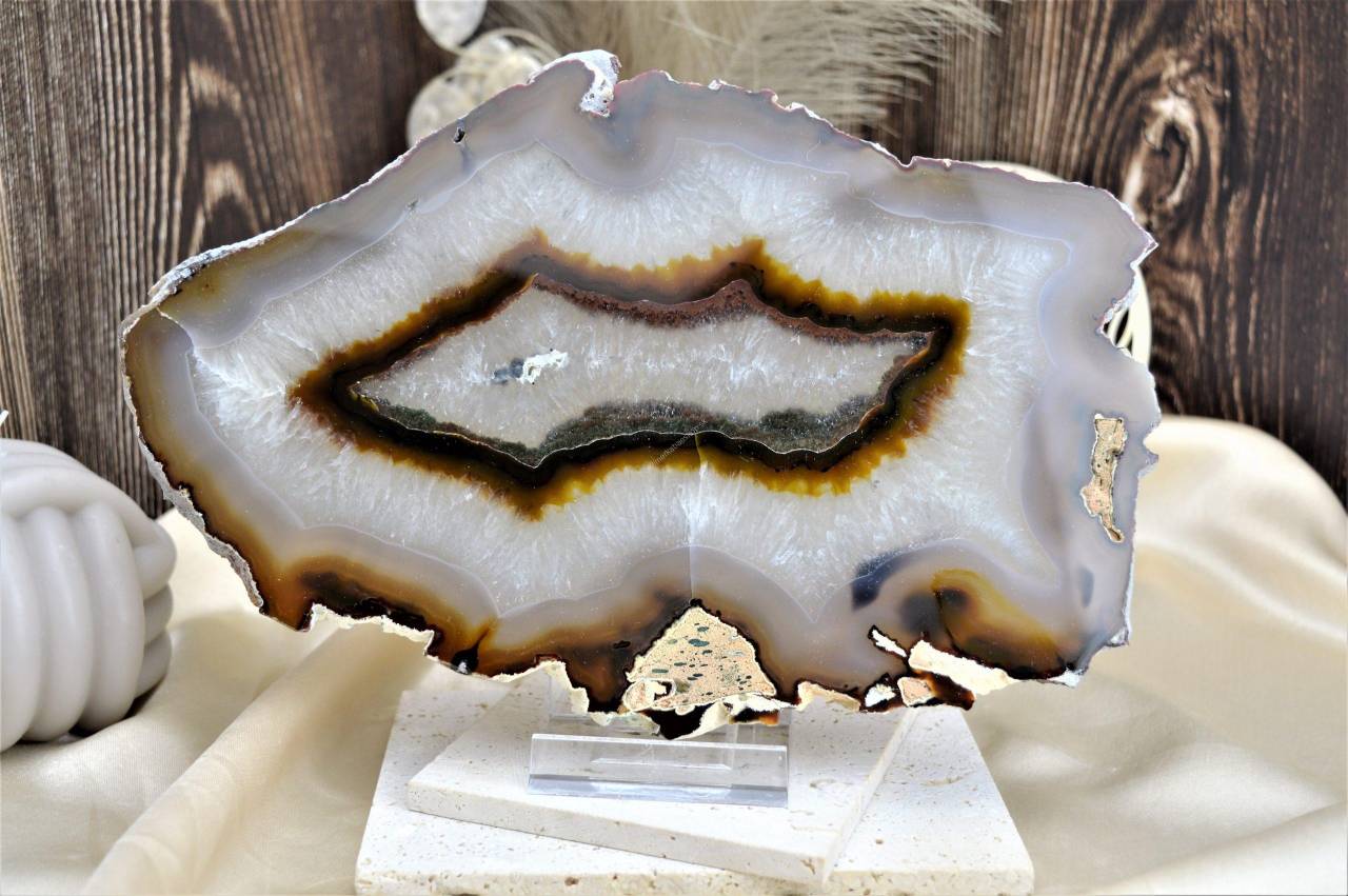 ACHÁTOVÝ plát sebavedomia a kreativity CRAZY LACE 24,5 cm Afirmácia: Každé ráno sa prebúdzam a cítim sa šťastný a sebaistý. 

Achát Crazy lace vytvára duchovné pole, ktoré vás chráni pred negatívnou energiou.