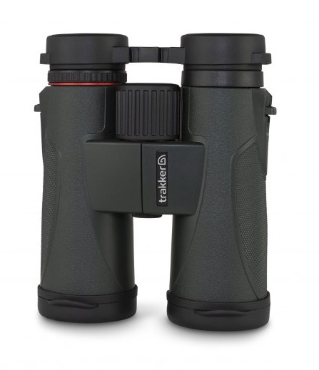 Trakker ďalekohlad optics 10x42 binoculars.
 vlastnosti produktu • mnohovrstvový šošovky dovoľujú svetlu lepšie prejsť do oka, a tak poskytnúť väčší zorný uhol a jasnejší obraz • robustné pogumované telo pre lepší úchop • vybavený veľkým ostriacim kolieskom v stredovej časti, s ktorým možno manipulovať aj v rukaviciach • nastaviteľné okuliare pomocou pootočenia - perfektné pre rybárov, ktorí nosia okuliare • gumové krytky na objektívy a okuliare • odolnosť proti prachu a vode zaručuje dlhú životnosť • vnútorné komory ďalekohľadu sú ďalej očistené dusíkom, čo zabraňuje zahmlievaniu • nastavenie dioptrií v pravej časti pre perfektné vyvážené ostrenie • vďaka neoprénovému remienku na krk nemusíte ďalekohľad stále držať v rukách • dodávané s polstrovaným prepravným obalom a látkou na čistenie šošoviek 
 Technické špecifikácie: 
 Priblíženie: 10 × 
 Priemer objektívu: 42 mm 
 Počiatočné, ohniskový priemer: 4 mm 
 Počiatočná, ohnisková vzdialenosť: 13,6 mm 
 Zorné pole: 304 ft / 1000 yds 
 Blízka ostriaca dĺžka: 2,5 m 
 Typ optiky: BK7 K9 
 Rozmery: 150 (V) x 126 (Š) x 52 (D) mm 
 Hmotnosť: 536 g