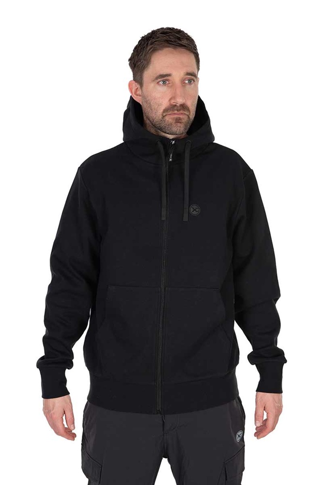 Matrix mikina zipped hoody black stealth - xl.
 •Natlačené okrúhle logo Matrix na hrudníku •Veľké vytlačené okrúhle logo Matrix na chrbte •Čierna sťahovacia šnúrka kapucňa •Pružné vrúbkované manžety a lem v páse •Dvojica predných vreciek •Hlavný zips s nalisovaným tiahlom •71% bavlna, 29% polyester •Gramáž látky 305g/m2 •K dostaniu vo veľkostiach S až 3XL
