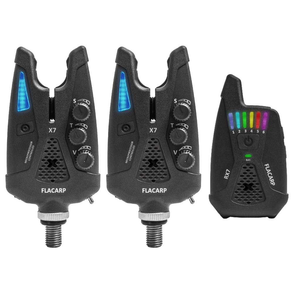 Flacarp sada signalizátorov x7 s príposluchom rx7 - 2+1.
 Základné vlastnosti signalizátor FLACARP X7: • Nové snímanie s ultra-jemným vyhodnotením poťahu vlasca v oboch smeroch s možnosťou nastavenia dĺžky poťahu vlasca v širokom rozsahu •Tlačidlo pre jednoduché ovládanie funkcií (MUTE, pozičná LED ...) •Páčkový prepínač pre ľahké a intuitívne zapnutie a vypnutie •Zvukový menič s veľkým výkonom a odolnosťou aj proti silnému dažďu •Intuitívna RGB LED signalizácia ukazujúca smer odvíjania vlasca (padák) •Možnosť nastavenia farby a jasu RGB LED (možnosť vypnutia LED) •Akustická signalizácia s reguláciou výšky tónu a hlasitosti •Integrovaný bezdrôtový príposluch s veľkým dosahom •Pozičná nočná LED dióda •Prehľadná signalizácia stavu batérie •Konektor pre pripojenie swingera (JACK 2,5mm) •Neuveriteľná pevnosť materiálu: nepraskajúce krabičky a nepretáčajúce sa skrutky- •Odolnosť proti dažďu zaisťuje sada tesnení •Kovová oska kladky sa ani pri rýchlej jazde „nezapečie“ •Napájané bežnými článkami veľkosti AAA (mikrotužky) 
  Základné vlastnosti a funkcie príposluchu FLACARP RX7: •verný prenos odvíjania vlasca •vyhodnotenie spätného smeru (padák) •dosah (vzdialenosť) od signalizátorov záberu až 1500 metrov* •výkonná zvuková signalizácia s reguláciou hlasistosti •novo osadené odolným piezokeramickým reproduktorom •vyhodnocuje alarm od nových čidiel FLACARP-SENS aj FLACARP AL1(AL2) •multifarebná RGB LED signalizácia •pamäťová funkcia LED s rozlíšením padáku •vibrácie (možno zapnúť / vypnúť) •napájanie bežnými batériami 2xLR03 (mikrotužka AAA) •dlhá výdrž batérie •signalizácia stavu batérie 
 Mechanické vlastnosti príposolu RX7: •výška prijímača 90 mm •šírka prijímača v spodnej časti 50 mm, v hornej (pod anténou) 39 mm •hrúbka prijímača 26,5 mm (merané v spodnej časti) •možnosť zavesenia na krk (posledný obrázok), šnúrka súčasťou balenia 
  * extrémny dosah vysielača je u našich výrobkov úplne unikátny.
 Sada signalizátorov FLACARP X7 + prijímač FLACARP RX7, ochranné púzdro, šnúrka na krk, sada kvalitných batérií GP Ultra alkaline.