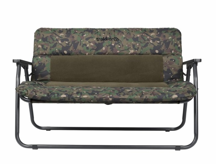 Trakker kreslo rlx bench chair.
 Vlastnosti produktu •navrhnuté pre spoločné rybárčenie s rodinou alebo priateľmi •dostatok miesta pre dve osoby • lavica sa pohodlne zmestí do veľkých, spoločenských prístreškov, altánkov atď.
 Technické parametre •Výška operadla: cca 43 cm •Výška sedadla: cca 38 cm •Šírka sedadla: 103 cm •Hmotnosť: cca 5,7 kg •Materiál: vonkajší povrch 100% polyester
