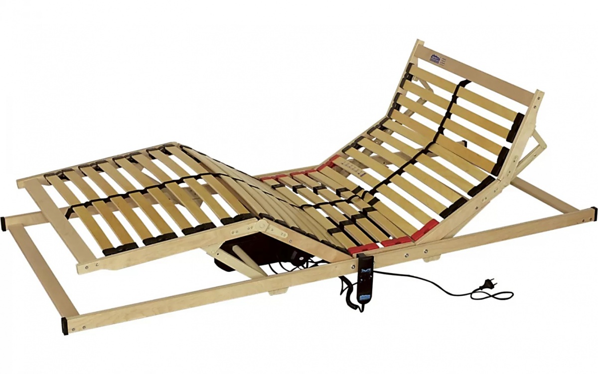 Elektrický motorový rošt 100x200 cm double mobil expert t5.

 

Rošt je vybavený 28 predpätými lamelami uloženými v dvojnásobných výkyvných kaučukových puzdrách, ktoré sa prispôsobia tvaru vášho tela a zabezpečia rovnomerné rozloženie tlaku.

 

Unikátnym benefitom je impregnácia lamiel 100 % prírodným levanduľovým olejom, ktorá dodáva roštu sviežu vôňu, pomáha zlepšiť hygienu lôžka a odpudzuje hmyz i mole.

 

Rám roštu je vyrobený z masívneho buka v kombinácii s vrstveným brezovým drevom, čo zaručuje pevnosť, dlhú životnosť a elegantný vzhľad.

 

Rozmery roštu sú o 4 cm kratšie a o 0,5 cm užšie než vnútorný rozmer postele pre jednoduché osadenie.

 

Ďalšie produkty nájdete v súvisiacich produktoch nižšie.