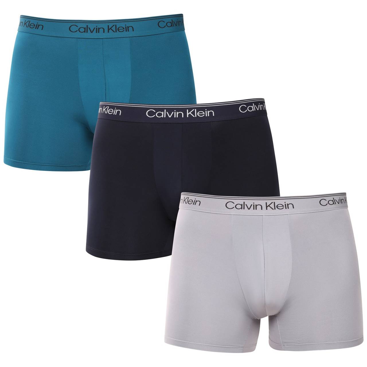 3PACK pánske boxerky Calvin Klein viacfarebné (NB4410-0B6) 4XL, trenky.
Chcete boxerky, ktoré ponúkajú maximálne pohodlie, moderný dizajn a špičkovú kvalitu?
Prvotriedny materiál pre celodenné pohodlie
Tieto boxerky sú vyrobené z kombinácie polyesteru a elastanu, čo poskytuje dokonalú kombináciu mäkkosti, pružnosti a odolnosti.
Moderný dizajn a dokonalý strih
Minimalistický vzhľad s elastickým pásom dopĺňa logo Calvin Klein, ktoré dodáva boxerkám luxusný a sofistikovaný štýl.
Prečo si boxerky Calvin Klein zamilujete?

Ľahký a priedušný materiál: Ideálne na každodenné nosenie aj náročné športové aktivity.
Dlhšia nohavička: Poskytuje lepšie krytie a oporu, nezhrňuje sa a neškrtí.
Rýchloschnúce a odolné: Ideálne na aktívny životný štýl.
Nadčasový dizajn: minimalistický dizajn a luxusný vzhľad značky Calvin Klein.

Spodnú bielizeň Calvin Klein milujú ľudia na celom svete.
Pánska spodná bielizeň Calvin Klein patrí k stáliciam módneho priemyslu.
Ako sa starať o boxerky?
Aby si vaše boxerky zachovali dokonalý tvar a kvalitu čo najdlhšie, dodržiavajte tieto pokyny:

Praní: Doporučujeme prát na 30 °C s jemným pracím prostředkem.
Žehlení: Nedoporučuje se, aby nedošlo k poškození materiálu.
Sušenie: Sušenie v sušičke sa neodporúča, radšej sušte voľne na vzduchu.

Tip: Nájsť ten správny kus spodnej bielizne, ktorý vám dokonale padne, môže byť náročné.
