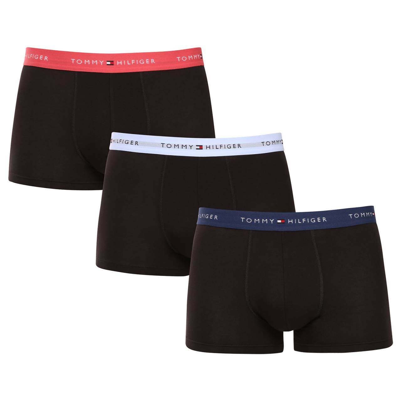 3PACK pánske boxerky Tommy Hilfiger čierne (UM0UM02763 0T8) XL, trenky.
Doprajte si nadčasový štýl a špičkový komfort s pánskymi boxerkami od značky Tommy Hilfiger.
Prémiový materiál pre maximálne pohodlie
Boxerky Tommy Hilfiger sú vyrobené z jemnej, na dotyk veľmi príjemnej bavlny s prímesou elastanu, ktorý im dodáva pružnosť a dlhú životnosť.
Ikonyický štýl a precízny strih
Boxerky majú dlhšie nohavičky, ktoré sa nevyhrávajú a poskytujú dostatočné zakrytie a komfort.
Prečo by vám boxerky Tommy Hilfiger nemali chýbať

Prémiová bavlna s elastanom: Mäkká, priedušná a pohodlná na celodenné nosenie.
Dlhšie nohavičky a vyšívaný guma: Stabilita, štýl a žiadne rolovanie.
Elegantný a nadčasový dizajn: Skvelé na každodenné aj špeciálne príležitosti.

Spodná bielizeň Tommy Hilfiger je zárukou najvyššej kvality
Značka Tommy Hilfiger sa stala ikonou amerického obliekania pred takmer 40 rokmi a jej farebnosť v odtieňoch modrej, červenej a bielej je rozpoznateľná na prvý pohľad.
Ako sa starať o boxerky Tommy Hilfiger

Pranie: Per na 30 °C.
Sušenie: Boxerky možno sušiť v sušičke pri nízkej teplote.
Žehlenie: V prípade potreby je možné ich žehliť na nižšiu teplotu.

Tip: Nájdenie ideálneho kúsku spodnej bielizne môže byť niekedy náročné.
