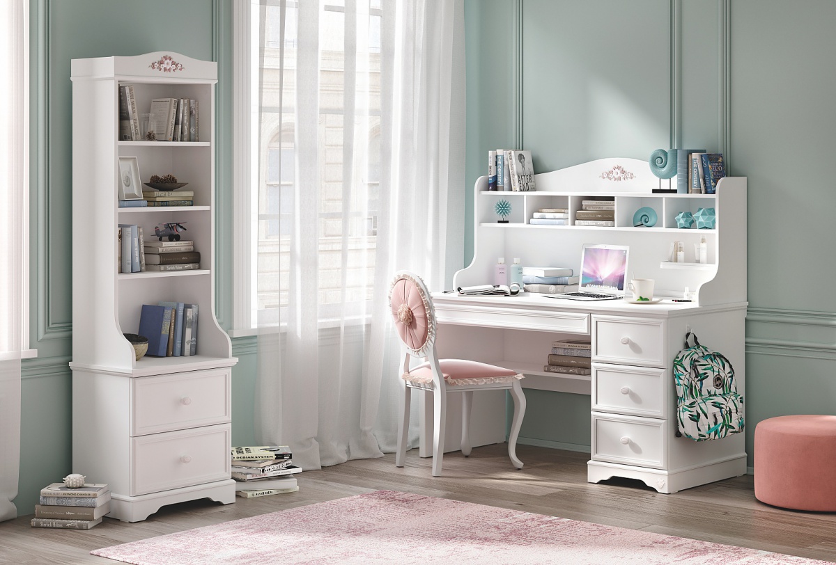 Malý študijný kút ballerina - biela.

 

Zásuvkový písací stôl Ballerina je navrhnutý tak, aby našim zákazníkom poskytoval pohodlné pracovné prostredie.

 

Nástavec nad stolom prináša do pracovnej časti izby ďalší bonus.

 

Knižnica Ballerina pôsobí rustikálnym dojmom v nežnom poňatí.

 

Malý študijný kút sa skladá z týchto prvkov:


	Zásuvkový písací stôl s nástavcom Ballerina - 138x137x62cm (š, v, h)
	Rustikálna knižnica Ballerina - 54x179x38cm (š, v, h)


 

Všetky produkty z kolekcie Ballerina nájdete nižšie v súvisiacich produktoch.