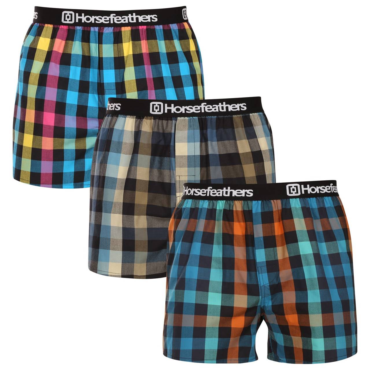 3PACK pánske trenky Horsefeathers Clay Bundle 5 (AM283E) M, trenírky.
Ukážte svoj štýl a zmysel pre humor s pánskymi šortkami Horsefeathers.
Kvalitný materiál pre dokonalé pohodlie
Šortky Horsefeathers sú vyrobené zo 100 % bavlny, čo znamená, že vám ponúknu príjemný pocit na pokožke.
Originálny dizajn a pohodlné nosenie
Každý pár šortiek je vybavený jedinečnou potlačou, ktorá dodá vášmu šatníku štýl a moderný nádych.
Prečo si tieto šortky zamilujete?

Originálne potlače, ktoré dodajú zábavu každému dňu.


Pohodlný materiál a voľný strih pre celodenné pohodlie.


Kvalitné spracovanie od značky Horsefeathers, ktorá je synonymom štýlu a spoľahlivosti.

Pánske šortky Horsefeathers majú štýl
Slovo „horsefeathers“ znamená v angličtine „úplný nezmysel“, ale spodná bielizeň od rovnomennej značky vás presvedčí, že pri jej kúpe žiadny nezmysel nehrozí.
Ako sa starať o svoje nové šortky
Aby ste sa uistili, že vaše šortky zostanú čo najdlhšie v skvelej forme, dodržiavajte tieto pokyny:

Pranie: Perte pri maximálnej teplote 30°C s jemnými pracími prostriedkami.


Sušenie: Sušenie v bubnovej sušičke neodporúčame, aby sa materiál nezrazil alebo nepoškodil potlač.


Žehlenie: Šortky môžete žehliť pri nízkej teplote.

Tip: Staňte sa expertom na údržbu spodnej bielizne vďaka radám v našom článku a doprajte svojim obľúbeným kúskom starostlivosť, akú si zaslúžia.