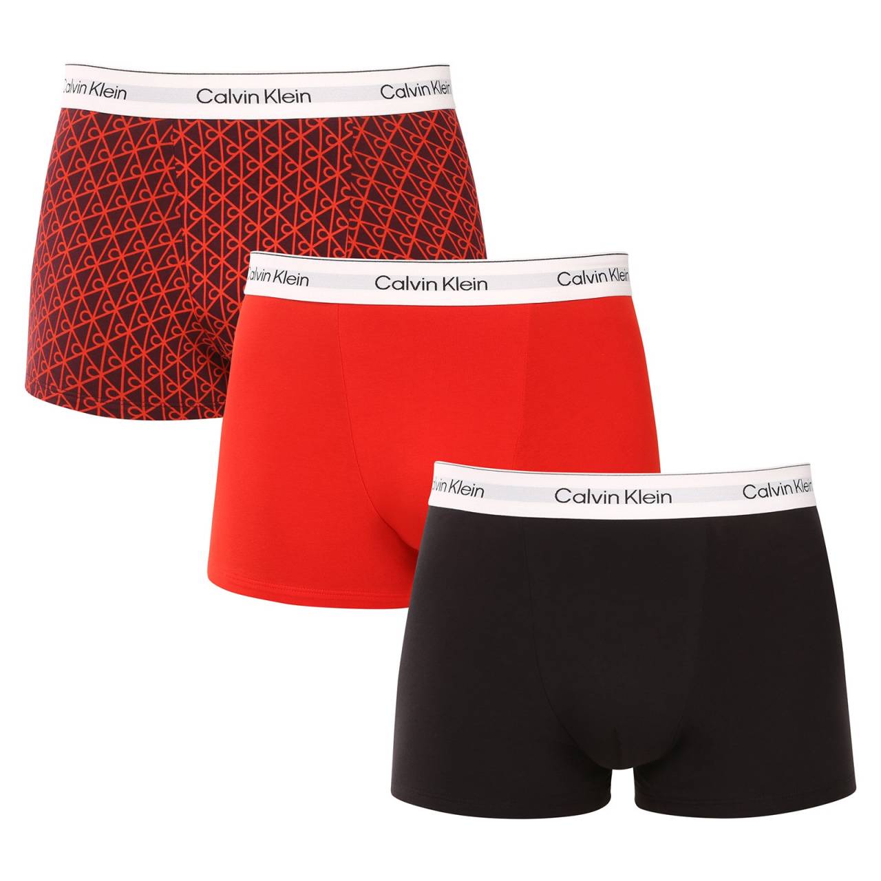 3PACK pánske boxerky Calvin Klein viacfarebné (NB4566-2VH) M, trenky.
Užívajte si maximálne pohodlie a luxus s pánskymi boxerkami Calvin Klein.
Kvalitný materiál pre celodenné pohodlie
Tieto boxerky sú vyrobené z prvotriednej zmesi bavlny a elastanu.
Elegantný dizajn a praktický strih
Tkaná guma s kontrastným logom Calvin Klein vytvárajú štýlový a nadčasový vzhľad.
Prečo si zamilujete boxerky Calvin Klein

Prvotriedny materiál: Kombinácia bavlny a elastanu zaručuje mäkkosť, priedušnosť a elasticitu pre maximálne pohodlie počas celého dňa.


Štýlový dizajn: Ikonické logo Calvin Klein s vyšívanou gumou dodáva boxerkám elegantný vzhľad vhodný na každú príležitosť.


Praktický strih: dlhšie nohavice a prispôsobivý strih poskytujú väčšie pohodlie a voľnosť pohybu, ideálne na bežné nosenie, do práce aj na voľný čas.

Spodnú bielizeň Calvin Klein milujú ľudia na celom svete
Pánska spodná bielizeň Calvin Klein patrí k stáliciam módneho priemyslu.
Ako sa starať o boxerky Calvin Klein
Aby si vaše nové boxerky zachovali svoj vzhľad a kvalitu čo najdlhšie, dodržiavajte tieto jednoduché pokyny:

Pranie: Perte ich pri maximálnej teplote 30 °C.


Sušenie: Sušenie v bubnovej sušičke sa neodporúča - najlepšou voľbou je sušenie na vzduchu.


Žehlenie: Boxerky nie je potrebné žehliť, čím ušetríte čas a námahu.

Tip: Hľadanie obľúbenej spodnej bielizne môže byť beh na dlhé trate, preto chceme, aby vám obľúbené kúsky dlho vydržali.