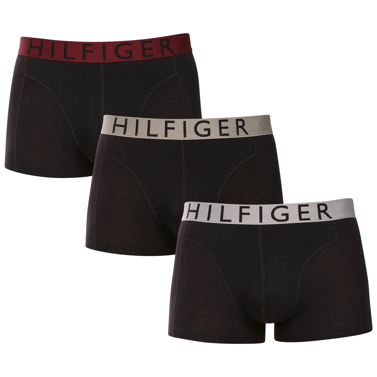 3PACK pánske boxerky Tommy Hilfiger čierné (UM0UM03465 0RT) XXL, trenky.
Doprajte si nadčasový štýl a špičkový komfort s pánskymi boxerkami od značky Tommy Hilfiger.
Prémiový materiál pre maximálne pohodlie
Boxerky Tommy Hilfiger sú vyrobené z jemnej, na dotyk veľmi príjemnej bavlny s prímesou elastanu, ktorý im dodáva pružnosť a dlhú životnosť.
Ikonyický štýl a precízny strih
Boxerky majú dlhšie nohavičky, ktoré sa nevyhrávajú a poskytujú dostatočné zakrytie a komfort.
Prečo by vám boxerky Tommy Hilfiger nemali chýbať

Prémiová bavlna s elastanom: Mäkká, priedušná a pohodlná na celodenné nosenie.
Dlhšie nohavičky a vyšívaný guma: Stabilita, štýl a žiadne rolovanie.
Elegantný a nadčasový dizajn: Skvelé na každodenné aj špeciálne príležitosti.

Spodná bielizeň Tommy Hilfiger je zárukou najvyššej kvality
Značka Tommy Hilfiger sa stala ikonou amerického obliekania pred takmer 40 rokmi a jej farebnosť v odtieňoch modrej, červenej a bielej je rozpoznateľná na prvý pohľad.
Ako sa starať o boxerky Tommy Hilfiger

Pranie: Per na 30 °C.
Sušenie: Boxerky možno sušiť v sušičke pri nízkej teplote.
Žehlenie: V prípade potreby je možné ich žehliť na nižšiu teplotu.

Tip: Nájdenie ideálneho kúsku spodnej bielizne môže byť niekedy náročné.