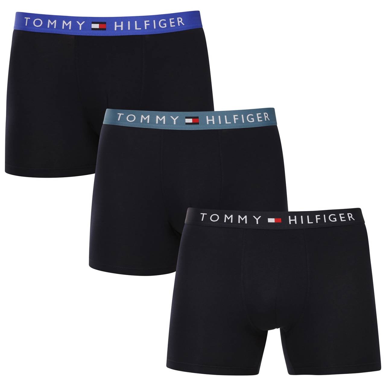 3PACK pánske boxerky Tommy Hilfiger čierne (UM0UM03431 0XE) M, trenky.
Doprajte si nadčasový štýl a špičkový komfort s pánskymi boxerkami od značky Tommy Hilfiger.
Prémiový materiál pre maximálne pohodlie
Boxerky Tommy Hilfiger sú vyrobené z jemnej, na dotyk veľmi príjemnej bavlny s prímesou elastanu, ktorý im dodáva pružnosť a dlhú životnosť.
Ikonyický štýl a precízny strih
Boxerky majú dlhšie nohavičky, ktoré sa nevyhrávajú a poskytujú dostatočné zakrytie a komfort.
Prečo by vám boxerky Tommy Hilfiger nemali chýbať

Prémiová bavlna s elastanom: Mäkká, priedušná a pohodlná na celodenné nosenie.
Dlhšie nohavičky a vyšívaný guma: Stabilita, štýl a žiadne rolovanie.
Elegantný a nadčasový dizajn: Skvelé na každodenné aj špeciálne príležitosti.

Spodná bielizeň Tommy Hilfiger je zárukou najvyššej kvality
Značka Tommy Hilfiger sa stala ikonou amerického obliekania pred takmer 40 rokmi a jej farebnosť v odtieňoch modrej, červenej a bielej je rozpoznateľná na prvý pohľad.
Ako sa starať o boxerky Tommy Hilfiger

Pranie: Per na 30 °C.
Sušenie: Boxerky možno sušiť v sušičke pri nízkej teplote.
Žehlenie: V prípade potreby je možné ich žehliť na nižšiu teplotu.

Tip: Nájdenie ideálneho kúsku spodnej bielizne môže byť niekedy náročné.