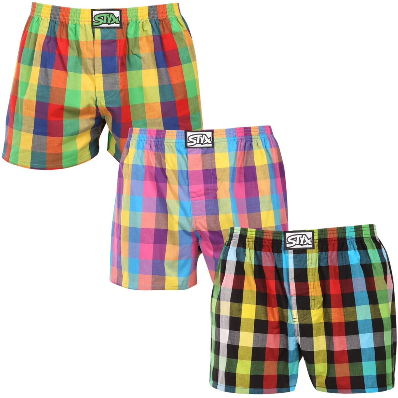 3PACK pánske trenky Styx klasická guma nadrozmer viacfarebné (3E010406) 4XL, trenírky.
Doprajte si štýl a pohodlie s pánskymi šortkami Styx v pestrých farbách a originálnom dizajne.
Mäkký materiál pre celodenné pohodlie
Šortky Styx sú vyrobené zo 100 % bavlny, ktorá ponúka mäkkosť a priedušnosť aj pri celodennom nosení.
Originálny dizajn a pohodlné nosenie
Šortky Styx vnesú do vášho šatníka hravosť a jedinečný štýl vďaka odvážnym farbám a originálnym potlačiam.
Prečo si zaobstarať šortky Styx?

Vyrobené v Českej republike s dôrazom na kvalitu a precíznosť.


Materiál zo 100 % bavlny pre mäkkosť a pohodlie.


Originálne a zábavné vzory, ktoré vás odlíšia.

Kvalita z Českej republiky, to je spodná bielizeň Styx
Spodná bielizeň Styx sa kompletne vyrába v Českej republike.
Ako sa starať o šortky Styx
Ak chcete zachovať kvalitu a pohodlie svojich šortiek, postupujte podľa týchto pokynov:

Pranie: Perte pri maximálnej teplote 30 °C, aby ste zachovali intenzívne farby a mäkkosť bavlny.


Sušenie: Neodporúčame sušenie v bubnovej sušičke, radšej ich nechajte voľne uschnúť na vzduchu.


Žehlenie: Šortky môžete žehliť pri nízkej teplote, aby mali hladký vzhľad.

Tip: Staňte sa expertom na údržbu spodnej bielizne vďaka tipom v našom článku a doprajte svojim obľúbeným kúskom starostlivosť, akú si zaslúžia.