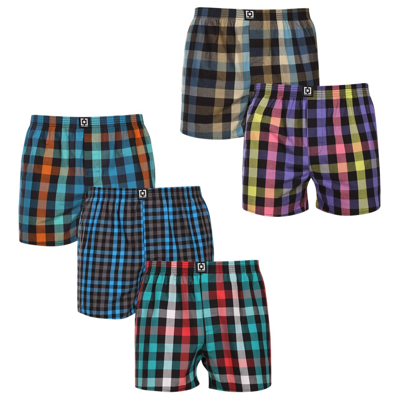 5PACK pánske trenky Horsefeathers Sonny Bundle 1 (AM286A) M, trenírky.
Doprajte si maximálne pohodlie a voľnosť s obľúbenými pánskymi šortkami Horsefeathers Manny v jedinečnom a zábavnom dizajne.
Kvalitný materiál pre vaše maximálne pohodlie
Šortky Horsefeathers sú vyrobené z kvalitnej 100 % bavlny, ktorá zaručuje výnimočnú mäkkosť a priedušnosť.
Funkčný dizajn a pohodlný strih
Šortky Horsefeathers majú pohodlný strih, ktorý vám poskytne úplnú voľnosť pohybu.
Prečo by ste určite mali vyskúšať šortky Horsefeathers

100% bavlnený materiál: Mäkký, priedušný a príjemný na dotyk pre maximálne pohodlie počas celého dňa.


Voľný strih: Poskytuje voľnosť pohybu bez obmedzovania, ideálny na relaxáciu a bežné nosenie.


Klasický elastický pás: Prispôsobí sa telu a udrží šortky na mieste bez nepríjemného škrčenia.


Moderný dizajn: Zábavné vzory a farby dodávajú spodnému prádlu jedinečný vzhľad.

Bielizeň Horsefeathers má štýl, vďaka ktorému šortky vyzerajú a pôsobia jedinečne.
Slovo „horsefeathers“ znamená v angličtine „úplný nezmysel“, ale spodná bielizeň od rovnomennej značky vás presvedčí, že jej kúpa nie je žiadny nezmysel.
Ako sa starať o svoje nové šortky Horsefeathers?
Vaša spodná bielizeň si zaslúži tú najlepšiu starostlivosť, aby ste si ju mohli užívať čo najdlhšie.

Pranie: Odporúčame prať pri maximálnej teplote 30 °C.


Sušenie: Šortky nie sú vhodné na sušenie v bubnovej sušičke, aby nedošlo k poškodeniu materiálu.


Žehlenie: Trenky sa môžu žehliť pri nízkej teplote.

Tip: Nájsť ten správny kus spodnej bielizne, ktorý vám dokonale padne, je niekedy náročné.