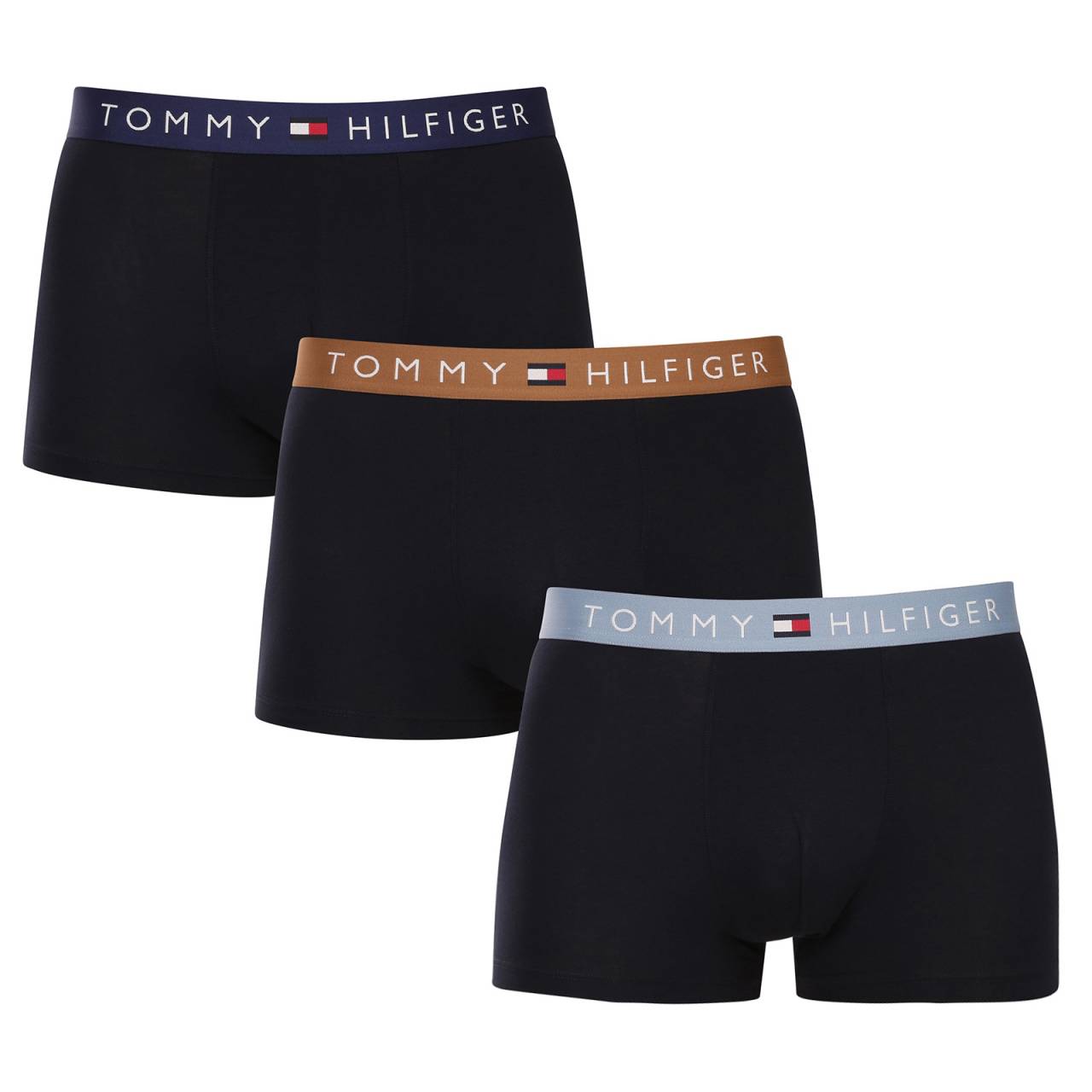 3PACK pánske boxerky Tommy Hilfiger čierné (UM0UM03181 0VM) XL, trenky.
Doprajte si nadčasový štýl a špičkový komfort s pánskymi boxerkami od značky Tommy Hilfiger.
Prémiový materiál pre maximálne pohodlie
Boxerky Tommy Hilfiger sú vyrobené z jemnej, na dotyk veľmi príjemnej bavlny s prímesou elastanu, ktorý im dodáva pružnosť a dlhú životnosť.
Ikonyický štýl a precízny strih
Boxerky majú dlhšie nohavičky, ktoré sa nevyhrávajú a poskytujú dostatočné zakrytie a komfort.
Prečo by vám boxerky Tommy Hilfiger nemali chýbať

Prémiová bavlna s elastanom: Mäkká, priedušná a pohodlná na celodenné nosenie.
Dlhšie nohavičky a vyšívaný guma: Stabilita, štýl a žiadne rolovanie.
Elegantný a nadčasový dizajn: Skvelé na každodenné aj špeciálne príležitosti.

Spodná bielizeň Tommy Hilfiger je zárukou najvyššej kvality
Značka Tommy Hilfiger sa stala ikonou amerického obliekania pred takmer 40 rokmi a jej farebnosť v odtieňoch modrej, červenej a bielej je rozpoznateľná na prvý pohľad.
Ako sa starať o boxerky Tommy Hilfiger

Pranie: Per na 30 °C.
Sušenie: Boxerky možno sušiť v sušičke pri nízkej teplote.
Žehlenie: V prípade potreby je možné ich žehliť na nižšiu teplotu.

Tip: Nájdenie ideálneho kúsku spodnej bielizne môže byť niekedy náročné.