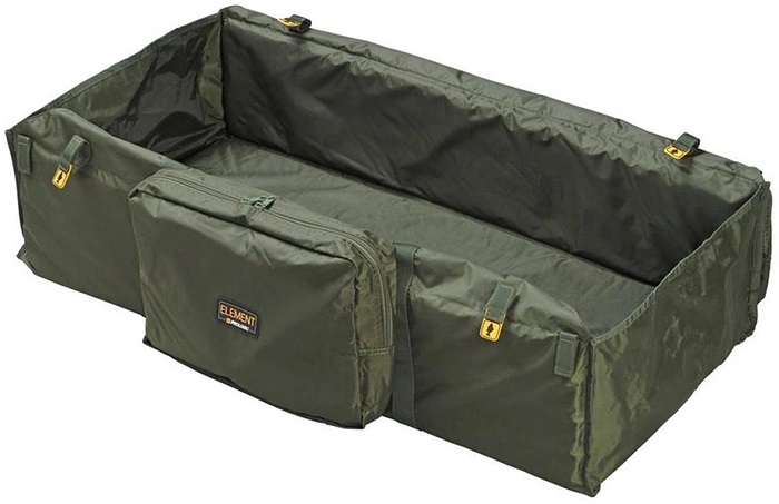 Prologic podložka element com-pact sling mat.
 •Ľahký kompaktný dizajn •Penová výplň •Zvýšené bočné strany •Kombinovaná vážiaca taška a podložka •Dôraz na starostlivosť o ryby •Pogumované sieťovinové otvory na odvod vody •Zosílené pútka na prenášanie/váženie •Dve vonkajšie vrecká na zips •8 vysoko viditeľných pásikov na suchý zips •Transportné rozmery:100x24x57cm