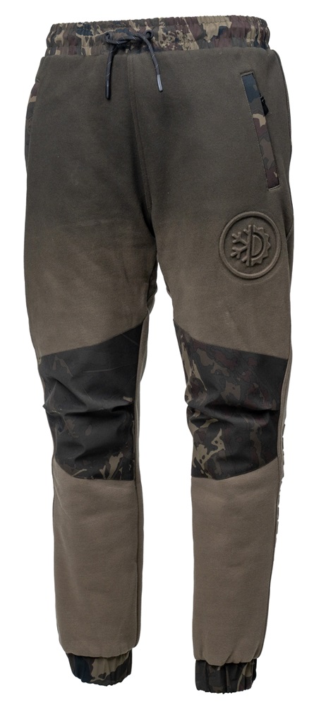 Nash tepláky zero tolerance wind chill joggers two tone element - xxl.
 Navrhnuté tak, aby ladili s dvojfarebnou mikinou Element alebo akýmkoľvek iným kúskom z kolekcie Wind Chill.
 Špecifikácia: •Pohodlné •Teplé •Vetruodolné •Odolné •Priedušné •Ťažký materiál 320 g/m² •Vetruodolná membrána 200 g/m² •Nepremokavé camo záplaty na kolenách av oblasti zadku •Embosované logo Element na stehne, ktoré ladí s mikinou Element •Fleecom podšité vrecká na ruky so zapínaním na zips pre zahriatie •Rebrovaný pás a členkové manžety