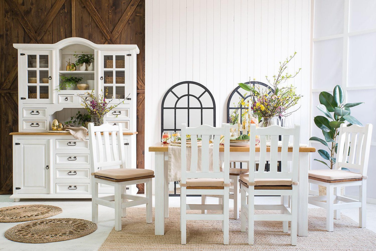 Jedáleň z masívu iii - k13 bielená borovica.