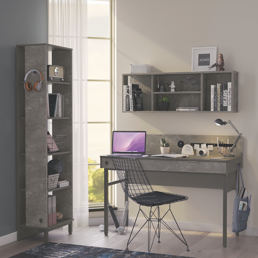 Študijný kút pluto - šedá/čierna.

 

Knižnica má atraktívny dizajn, ktorý je spestrený tým, že bočné dosky nepokrývajú celú hĺbku.

 

Písací stôl je veľmi múdro riešený a poskytuje mladému študentovi špičkové zázemie.

 

Široká polica je ideálnou voľbou nielen do študentských izieb a pracovní, ale veľkú parádu urobí aj v predsieni či obývačke.

 

Študijný kút sa skladá z týchto prvkov:


	Knižnica Pluto - 52x180x32cm (š, v, h)
	Písací stôl s nástavcom a USB portom Pluto - 128,2x96x61cm (š, v, h)
	Široká polica Pluto - 114x39x21cm (š, v, h)


 

Všetky produkty z kolekcie Pluto nájdete nižšie v súvisiacich produktoch.