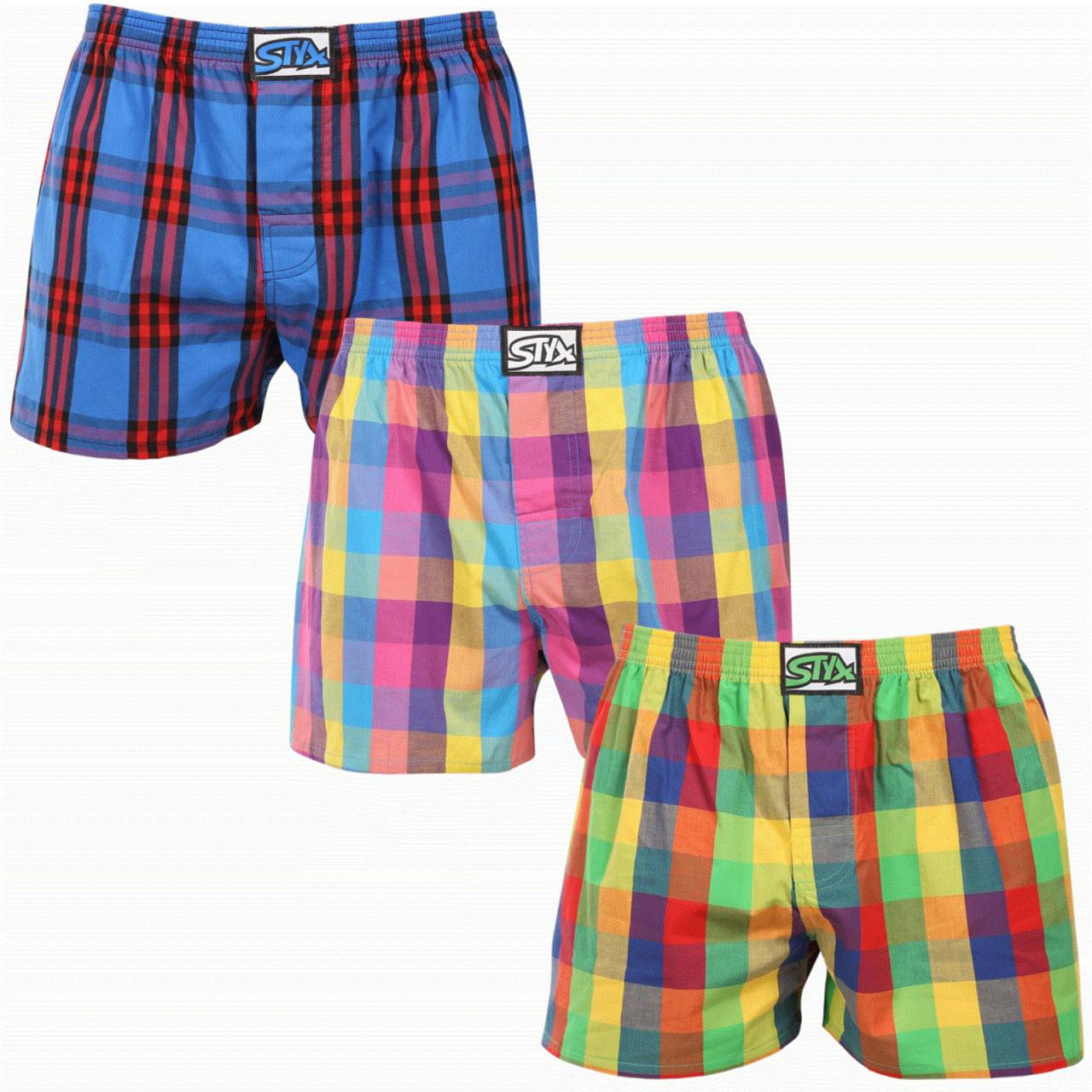 3PACK pánske trenky Styx klasická guma nadrozmer viacfarebné (3E010205) 5XL, trenírky.
Doprajte si štýl a pohodlie s pánskymi šortkami Styx v pestrých farbách a originálnom dizajne.
Mäkký materiál pre celodenné pohodlie
Šortky Styx sú vyrobené zo 100 % bavlny, ktorá ponúka mäkkosť a priedušnosť aj pri celodennom nosení.
Originálny dizajn a pohodlné nosenie
Šortky Styx vnesú do vášho šatníka hravosť a jedinečný štýl vďaka odvážnym farbám a originálnym potlačiam.
Prečo si zaobstarať šortky Styx?

Vyrobené v Českej republike s dôrazom na kvalitu a precíznosť.


Materiál zo 100 % bavlny pre mäkkosť a pohodlie.


Originálne a zábavné vzory, ktoré vás odlíšia.

Kvalita z Českej republiky, to je spodná bielizeň Styx
Spodná bielizeň Styx sa kompletne vyrába v Českej republike.
Ako sa starať o šortky Styx
Ak chcete zachovať kvalitu a pohodlie svojich šortiek, postupujte podľa týchto pokynov:

Pranie: Perte pri maximálnej teplote 30 °C, aby ste zachovali intenzívne farby a mäkkosť bavlny.


Sušenie: Neodporúčame sušenie v bubnovej sušičke, radšej ich nechajte voľne uschnúť na vzduchu.


Žehlenie: Šortky môžete žehliť pri nízkej teplote, aby mali hladký vzhľad.

Tip: Staňte sa expertom na údržbu spodnej bielizne vďaka tipom v našom článku a doprajte svojim obľúbeným kúskom starostlivosť, akú si zaslúžia.