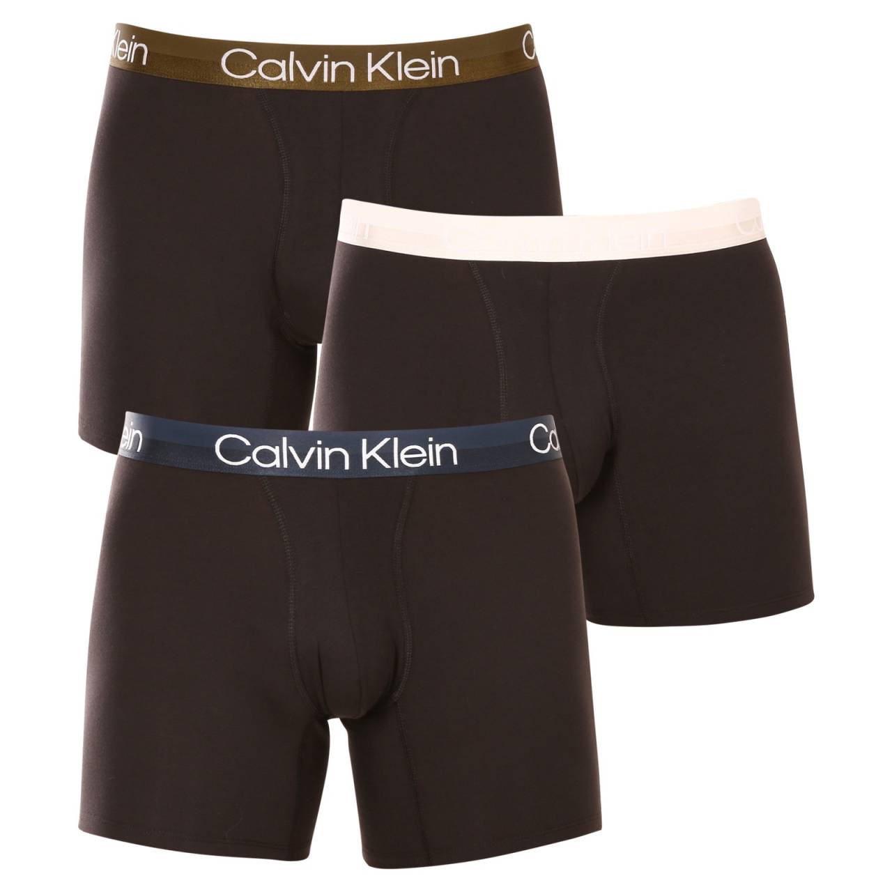 3PACK Moške boksarice Calvin Klein črne (NB2971A-GZ5) XL.
Privoščite si ikonični slog in neprekosljivo udobje z moškimi boksericami Calvin Klein v brezčasnih barvah.
Sodobni materiali za največje udobje
Te boksarice so izdelane iz mešanice bombaža in umetnih vlaken.
Elegantna in funkcionalna zasnova za vsak dan
Elegantno obliko dopolnjuje tkan elastični trak s subtilnim logotipom Calvin Klein.
Zakaj ne smete zamuditi boksaric Calvin Klein

Mešanica bombaža in umetnih vlaken: Idealno razmerje med udobjem, vzdržljivostjo in prilagodljivostjo.
Eleganten videz s subtilnim logotipom Calvin Klein: Elegantna podlaga za vašo obleko.
Daljše noge in elastičen pas: Popolnoma se prilega in ostane na mestu brez neprijetnega zategovanja.

Spodnje perilo Calvin Klein obožujejo ljudje po vsem svetu
Moško spodnje perilo Calvin Klein je ena od stalnic modne industrije.
Kako skrbeti za boksarice Calvin Klein
Če želite, da bodo vaše najljubše boksarice dolgo ostale v odličnem stanju, vam priporočamo naslednje nasvete za vzdrževanje.

Pralnica: Per pri 30 °C.
Sušenje: Bokserje lahko sušite v sušilnem stroju, vendar priporočamo nizko temperaturo, da podaljšate življenjsko dobo elastičnih vlaken.
Likanje: Ni potrebna in ni priporočljiva.

Nasvet: Iskanje pravega spodnjega perila, ki se vam popolnoma prilega, je lahko izziv.