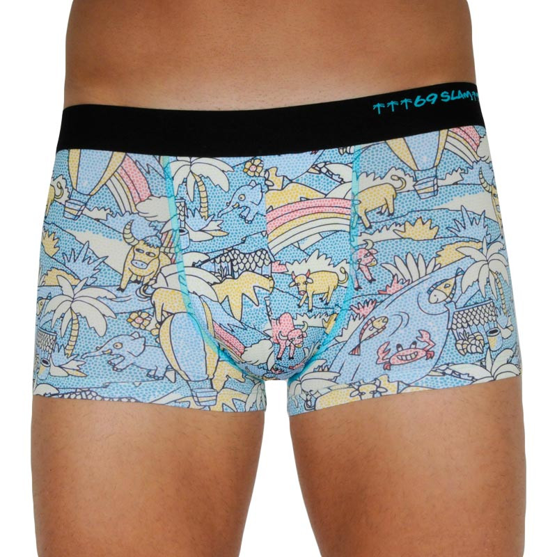 Pánske boxerky 69SLAM hip mozaik field (MSYMOF-PO) S, trenky.
Vstúpte do sveta, kde sa pohodlie stretáva s originalitou!
Mikrovlákno, ktoré vás presvedčí na prvý dotyk
Boxerky sú vyrobené z umelých vlákien (kombinácia polyesteru a spandexu) - táto zmes vytvára dokonale mäkký, pružný a prispôsobivý materiál.
Výrazný dizajn a premyslený strih na aktívne dni
Boxerky 69SLAM vás na prvý pohľad zaujmú svojím jedinečným vzhľadom, originálnymi vzormi a príjemnými farbami.
Prečo by boxerky 69SLAM nemali chýbať vo vašom šatníku

Mikrovlákno - ľahké, elastické, rýchloschnúce.
Kratšie nohavičky, ktoré sa nikde nekrčia.
Výrazný dizajn s originálnymi vzormi.

69SLAM spodná bielizeň, ktorá vám zdvihne náladu
69SLAM je obľúbená surferská značka z Bali, ktorá oslavuje život, umenie, kreativitu, dizajn a farby v každom detaile.
Ako sa starať o boxerky 69SLAM
Dodržiavaním týchto jednoduchých krokov zabezpečíte, že vaše boxerky 69SLAM budú dlho vyzerať krásne, funkčné a pohodlné.

Pranie: Odporúčame ručné pranie vo vlažnej vode.


Sušenie: Nesuš v sušičke.


Žehlenie: Nežehliť.

Tip: Vaša obľúbená spodná bielizeň si zaslúži šetrné zaobchádzanie.