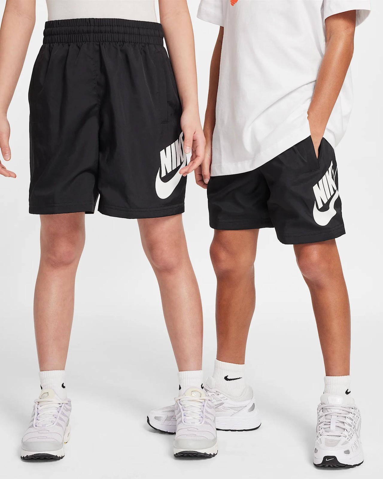 Nike Sportswear Club Big Kids 6 Woven Shorts XL.