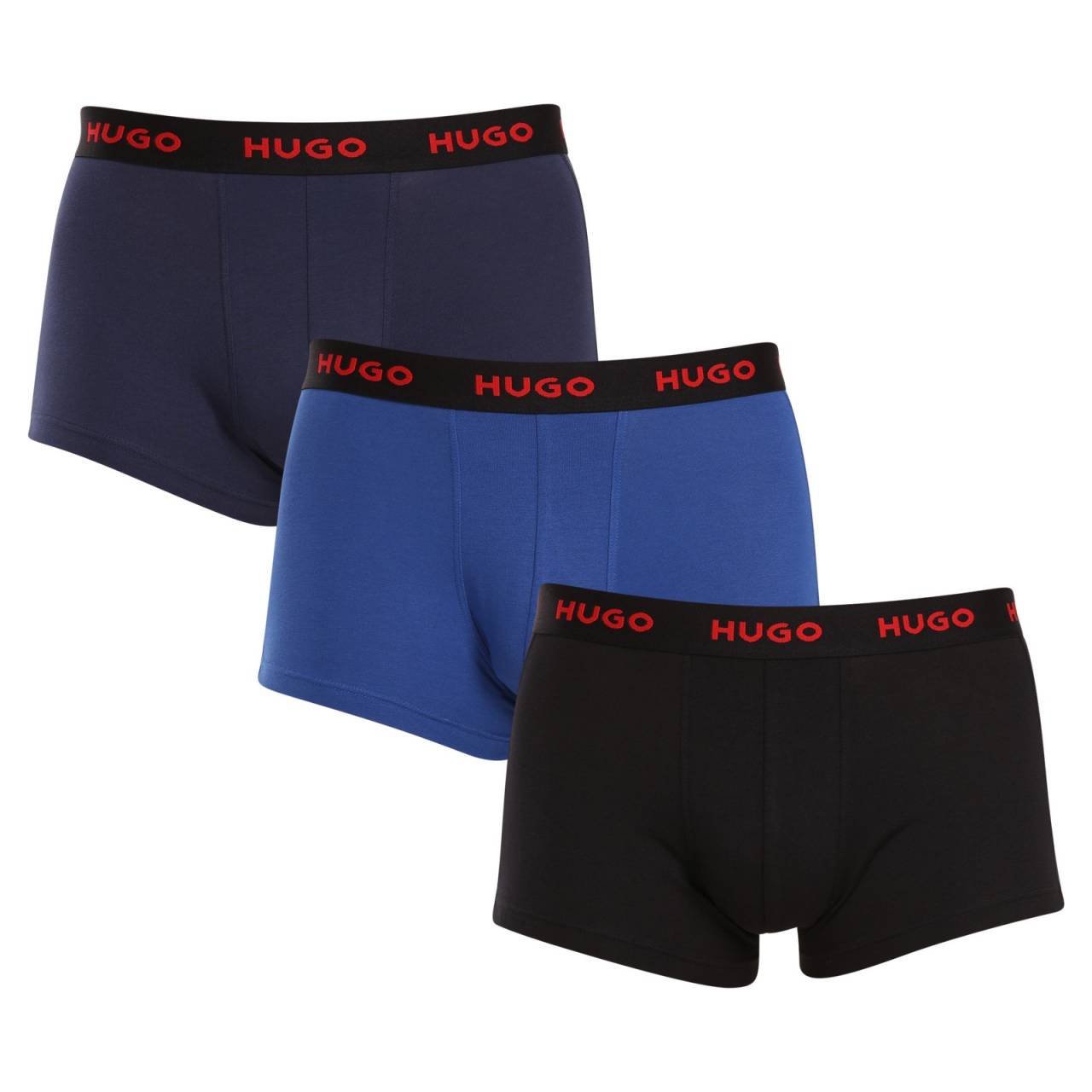 3PACK Herren Klassische Boxershorts HUGO mehrfarbig (50469766 420) M.
Setzen Sie auf zeitlose Eleganz und höchsten Komfort mit den HUGO Herren-Boxershorts.
Material, das sich perfekt an Sie anpasst
Die Kombination aus hochwertiger Baumwolle mit einem Hauch von Elastan sorgt für eine optimale Kombination aus Komfort und Flexibilität.
Ein Stil, der für sich selbst spricht
Die nüchterne Farbgebung ist für alle Männer geeignet, die keine Exzentrik mögen.
Warum Sie HUGO Boxershorts lieben werden

Hochwertiges Material aus einer Kombination von Baumwolle und Elastan.
Elegantes Design in klassischen Farben.
Kürzere Beine für mehr Komfort.

Hugo Unterwäsche für Liebhaber von Komfort und Luxus
Die Marke Hugo Underwear gehört zur Bekleidungsfamilie Hugo Boss und zeichnet sich durch hochwertige Materialien und präzise Verarbeitung aus.
Pflegehinweise für HUGO Boxershorts
Damit Ihre Lieblingsboxer lange halten, empfehlen wir Ihnen, diese Tipps zu befolgen.

Waschen: Der Stift hat eine Temperatur von 40 °C.
Trocknen: Sie können Ihre Boxershorts im Wäschetrockner im Schonprogramm trocknen.
Bügeln: Falls erforderlich, bügeln Sie sie bei niedrigerer Temperatur von innen nach außen.

Tip: Werden Sie ein Experte für die Pflege von Unterwäsche mit den Ratschlägen in unserem Artikel und geben Sie Ihren Lieblingsstücken die Pflege, die sie verdienen.