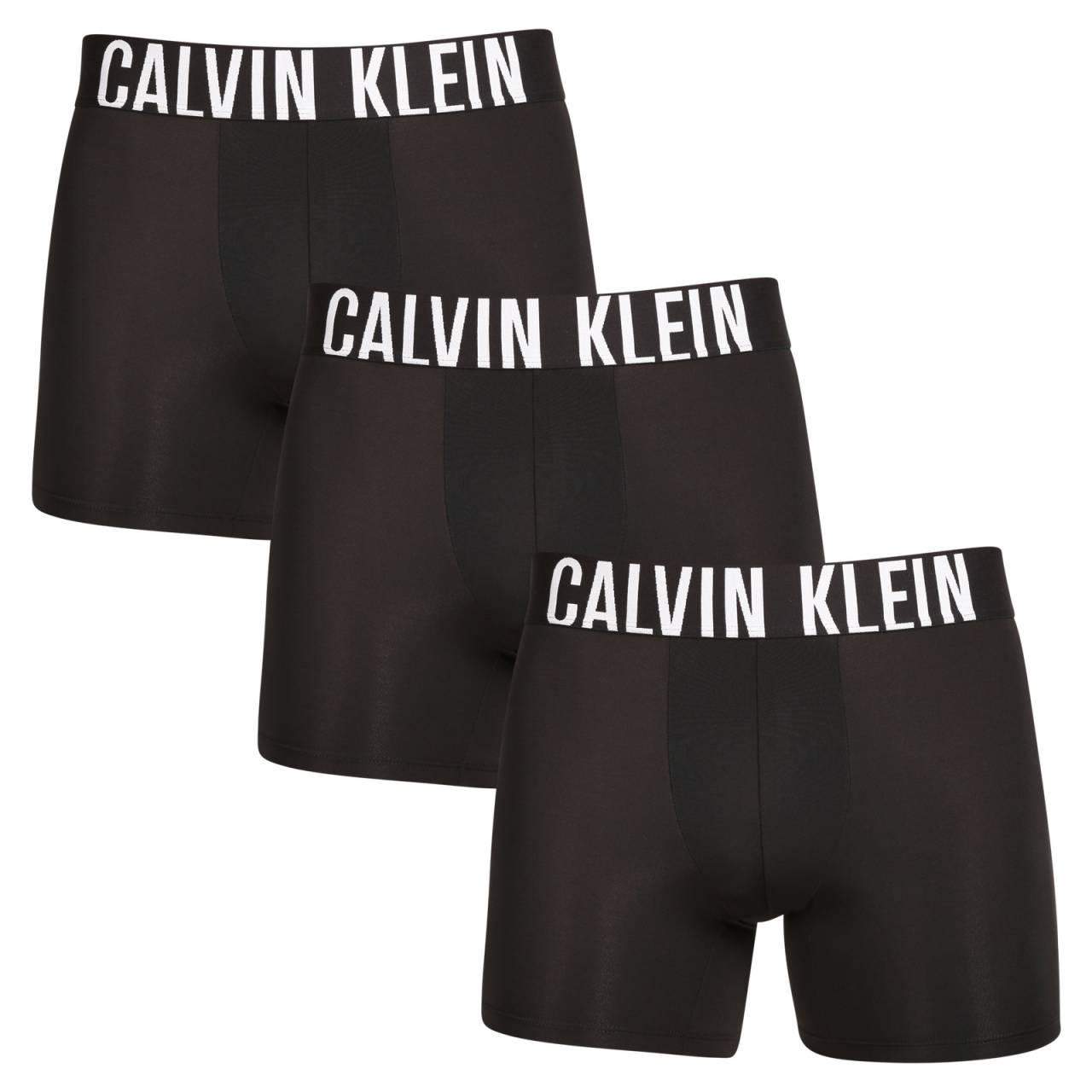 3PACK pánske boxerky Calvin Klein čierne (NB3612A-UB1) S, trenky.
Chcete boxerky, ktoré ponúkajú maximálne pohodlie, moderný dizajn a špičkovú kvalitu?
Prvotriedny materiál pre celodenné pohodlie
Tieto boxerky sú vyrobené z kombinácie polyesteru a elastanu, čo poskytuje dokonalú kombináciu mäkkosti, pružnosti a odolnosti.
Moderný dizajn a dokonalý strih
Minimalistický vzhľad s elastickým pásom dopĺňa logo Calvin Klein, ktoré dodáva boxerkám luxusný a sofistikovaný štýl.
Prečo si boxerky Calvin Klein zamilujete?

Ľahký a priedušný materiál: Ideálne na každodenné nosenie aj náročné športové aktivity.
Dlhšia nohavička: Poskytuje lepšie krytie a oporu, nezhrňuje sa a neškrtí.
Rýchloschnúce a odolné: Ideálne na aktívny životný štýl.
Nadčasový dizajn: minimalistický dizajn a luxusný vzhľad značky Calvin Klein.

Spodnú bielizeň Calvin Klein milujú ľudia na celom svete.
Pánska spodná bielizeň Calvin Klein patrí k stáliciam módneho priemyslu.
Ako sa starať o boxerky?
Aby si vaše boxerky zachovali dokonalý tvar a kvalitu čo najdlhšie, dodržiavajte tieto pokyny:

Praní: Doporučujeme prát na 30 °C s jemným pracím prostředkem.
Žehlení: Nedoporučuje se, aby nedošlo k poškození materiálu.
Sušenie: Sušenie v sušičke sa neodporúča, radšej sušte voľne na vzduchu.

Tip: Nájsť ten správny kus spodnej bielizne, ktorý vám dokonale padne, môže byť náročné.