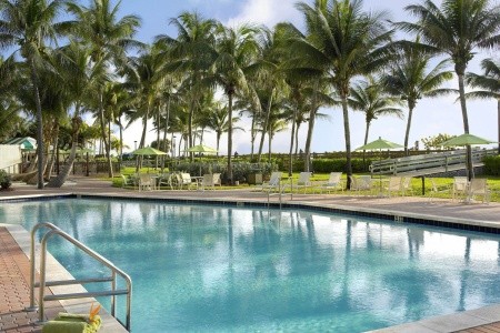 USA Florida Holiday Inn Miami Beach Oceanfront 11 dňový pobyt Polpenzia Letecky Letisko: Praha May 2026 (21/05/26-31/05/26)