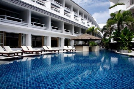Thajsko Phuket Radisson Red Phuket Patong Beach 8 dňový pobyt Raňajky Letecky Letisko: Praha January 2027 ( 1/01/26- 8/01/27)