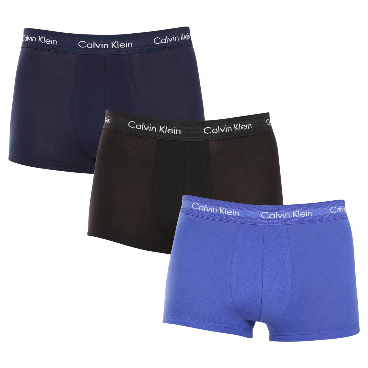 3PACK Herren Klassische Boxershorts Calvin Klein mehrfarbig (U2664G-4KU) XL.
Diese Calvin Klein Boxershorts für Männer bieten nicht nur minimalistischen Chic in klassischen Farben, sondern auch maximalen Komfort für den Alltag.
Hochwertiges Material bietet Komfort und Flexibilität
Die Boxershorts sind aus Baumwolle mit einem Hauch von Elastan gefertigt, was eine hervorragende Atmungsaktivität, ein angenehmes Gefühl auf der Haut und ausreichende Elastizität gewährleistet .
Zeitloses Design mit gewebtem Gummi
Diese hochwertigen Boxershorts verfügen über einen elastischen Bund mit Calvin Klein-Logo, der den Boxershorts nicht nur einen stilvollen Look verleiht, sondern auch dafür sorgt, dass sie den ganzen Tag lang an ihrem Platz bleiben.
Warum Sie Calvin Klein Boxershorts auf Anhieb lieben werden

Atmungsaktive Baumwolle: Ein Material, das Ihre Haut den ganzen Tag lang frisch und komfortabel hält.


Flexibilität dank Elastan: Boxershorts passen sich perfekt an Ihren Körper an.


Stilvolles Aussehen: Der gewebte Gummi mit Calvin Klein-Logo verleiht den Boxershorts einen luxuriösen Look.

Calvin Klein Unterwäsche wird von Menschen auf der ganzen Welt geliebt
Calvin Klein Herrenunterwäsche gehört zu den Aushängeschildern der Modeindustrie.
Pflegehinweise für Calvin Klein Boxershorts
Damit Ihre Boxershorts so lange wie möglich halten, ist es wichtig, diese Richtlinien zu befolgen:

Wäscherei: Wir empfehlen eine Wäsche bei 30°C, um die Weichheit und Elastizität der Baumwolle zu erhalten.


Trocknen: Boxer können problemlos bei niedrigeren Temperaturen im Wäschetrockner getrocknet werden.


Bügeln: Die Boxershorts müssen nicht gebügelt werden, sie behalten ihre Form auch ohne Bügeln.

Tip: Es kann schwierig sein, die richtige Unterwäsche zu finden, die perfekt sitzt.