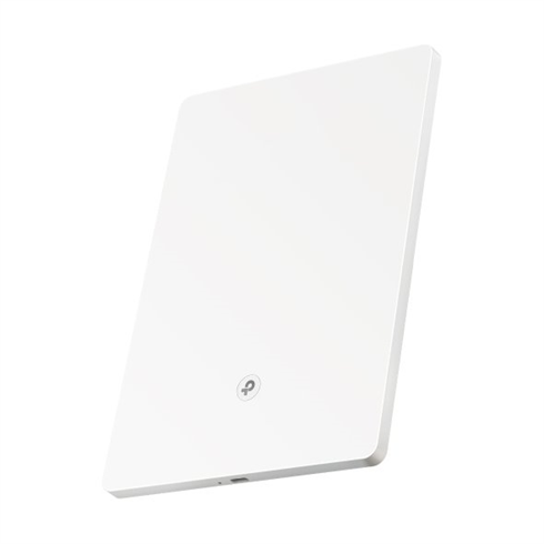 tp-link Archer Air E5, Dvoupásmový Wi-Fi 6 extender AX3000.

    Rychlejší dvoupásmová Wi-Fi AX3000: Wi-Fi síť s rychlostí až 3,0 Gb/s (2 402 Mb/s + 574 Mb/s) pro rychlejší prohlížení webových stránek, streamování a stahování – a to vše současně.†
    Ultra tenký a minimalistický design: Zařízení má kompaktní rozměry 210 × 148 × 8 mm, a je dokonce tenčí než elektrická zásuvka.
    Několik možností montáže na stěnu: Navrženo pro snadnou montáž na stěnu, součástí balení je i montážní příslušenství.
    Chytré antény: Inteligentní algoritmy a různá anténní pole zajišťují všestranně stabilní signál i ve dvoupodlažních domech.
    Chytrý roaming: Snadno vytvoříte síť EasyMesh pro pokrytí celé domácnosti signálem Wi-Fi.§
    Snadné nastavení a používání: Nastavení a správu Wi-Fi sítě zvládnete ovládat pomocí aplikace TP-Link Tether ze svého telefonu.