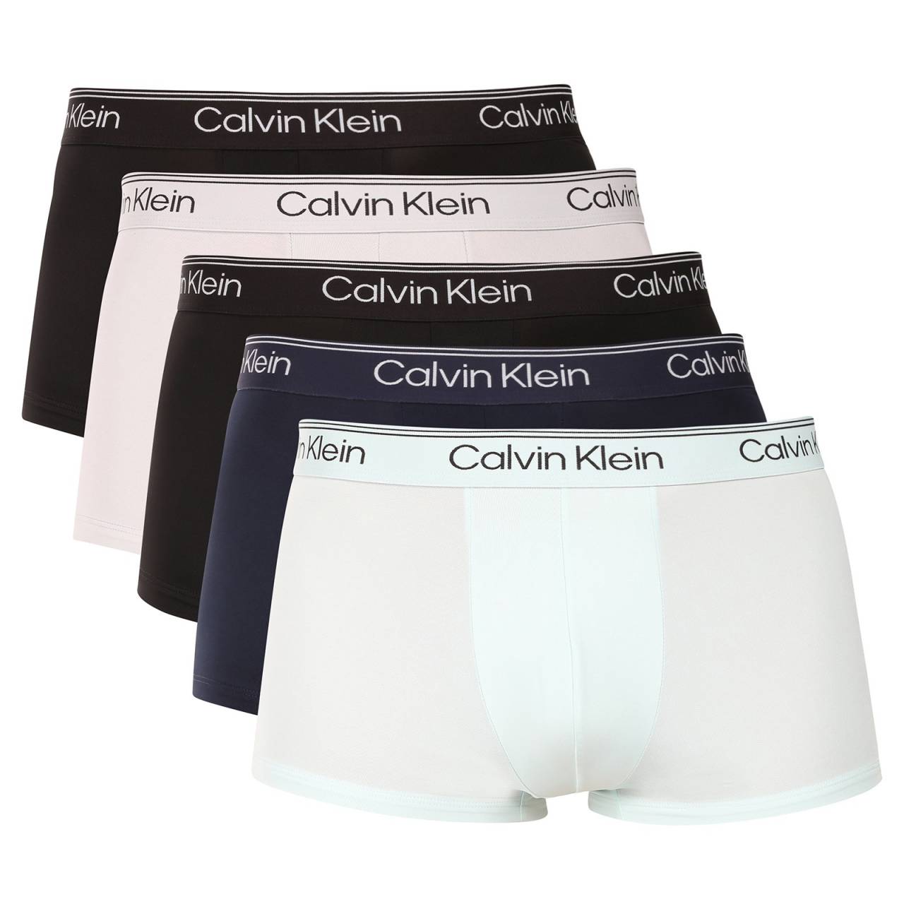 5PACK pánske boxerky Calvin Klein viacfarebné (NB4412-3ZR) XL, trenky.
Chcete boxerky, ktoré vám ponúknu dokonalé pohodlie, moderný dizajn a špičkovú kvalitu?
Prémiový materiál pre celodenné pohodlie
Tieto boxerky sú vyrobené z kombinácie umelých vlákien, čo zaisťuje dokonalú kombináciu mäkkosti, pružnosti a odolnosti.
Moderný dizajn a perfektný strih
Minimalistický vzhľad s vytkávanou gumou v páse dopĺňa logo Calvin Klein, ktoré boxerkám dodáva luxusný a sofistikovaný štýl.
Prečo si boxerky Calvin Klein zamilujete?

Ľahký a priedušný materiál: Ideálny na každodenné nosenie aj náročné športové aktivity.
Kratšie nohavičky: Umožňujú voľnosť pohybu, nezhrňujú sa a netlačia.
Rýchloschnúce a odolné: Perfektné pre aktívny životný štýl.
Nadčasový dizajn: Minimalistický dizajn a luxusný vzhľad Calvin Klein.

Spodná bielizeň Calvin Klein milujú ľudia po celom svete
Pánska spodná bielizeň Calvin Klein patrí medzi stálici módneho priemyslu.
Ako sa starať o boxerky?
Aby boxerky čo najdlhšie zachovali svoj perfektný tvar a kvalitu, dodržiavajte tieto pokyny:

Pranie: Odporúčame prať na 30 °C s jemným pracím prostriedkom.
Žehlenie: Neodporúča sa, aby nedošlo k poškodeniu materiálu.
Sušička: Sušenie v sušičke sa neodporúča, radšej sušte voľne na vzduchu.

Tip: Nájdenie správneho kusu spodnej bielizne, ktorý vám perfektne sedí, je niekedy náročné.